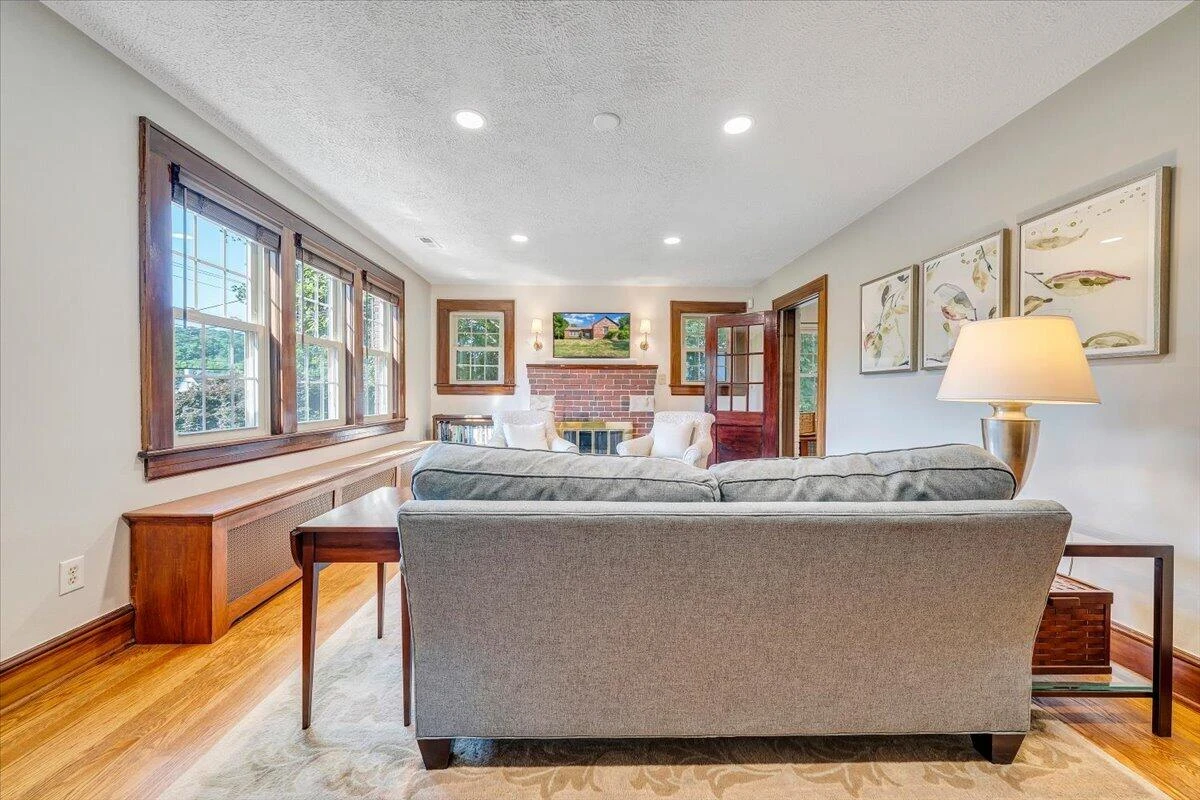 3157 Woodlawn AVE SW - Photo 7