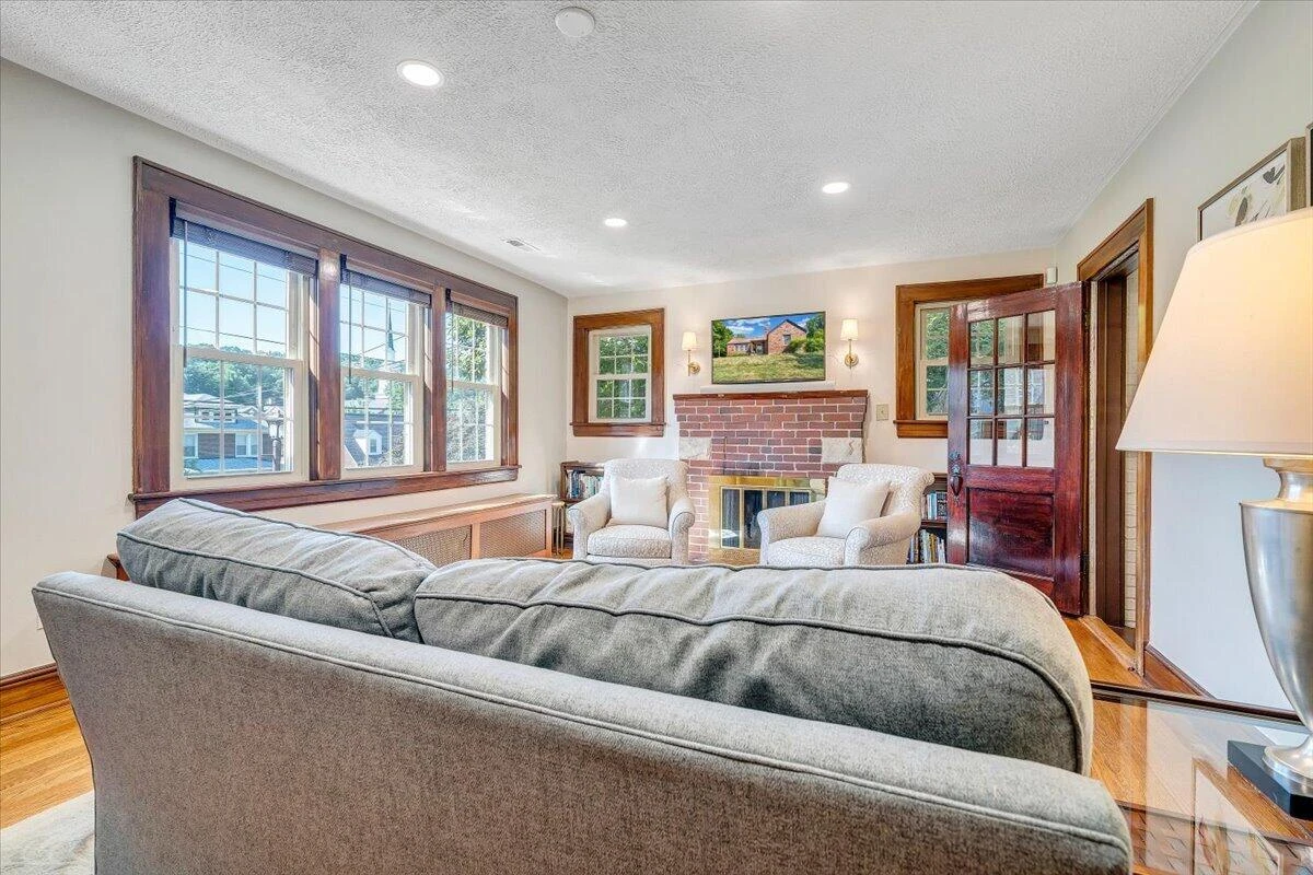3157 Woodlawn AVE SW - Photo 8