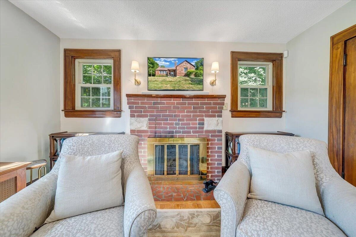 3157 Woodlawn AVE SW - Photo 9