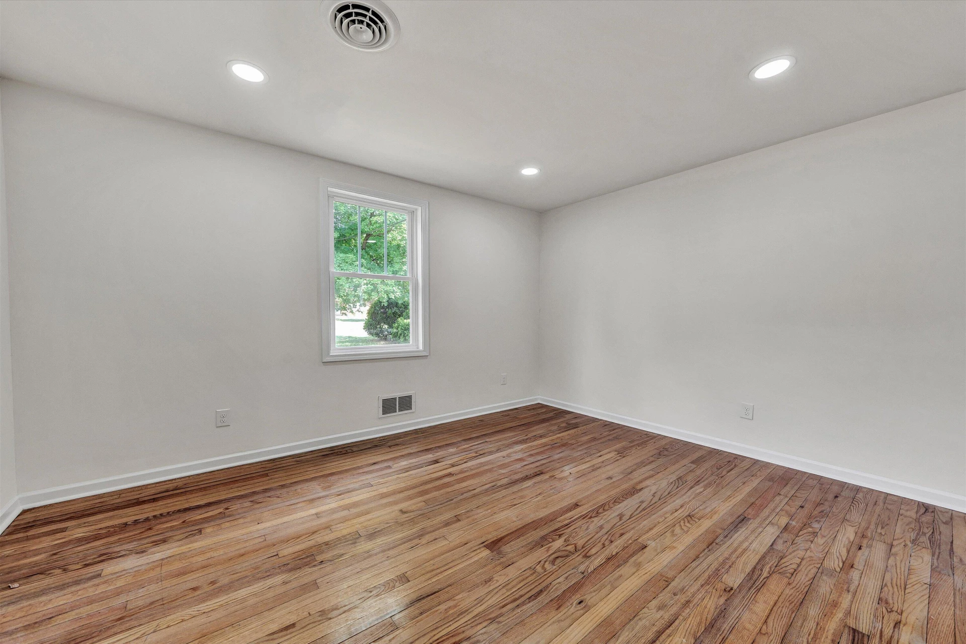 1127 Highland RD - Photo 10