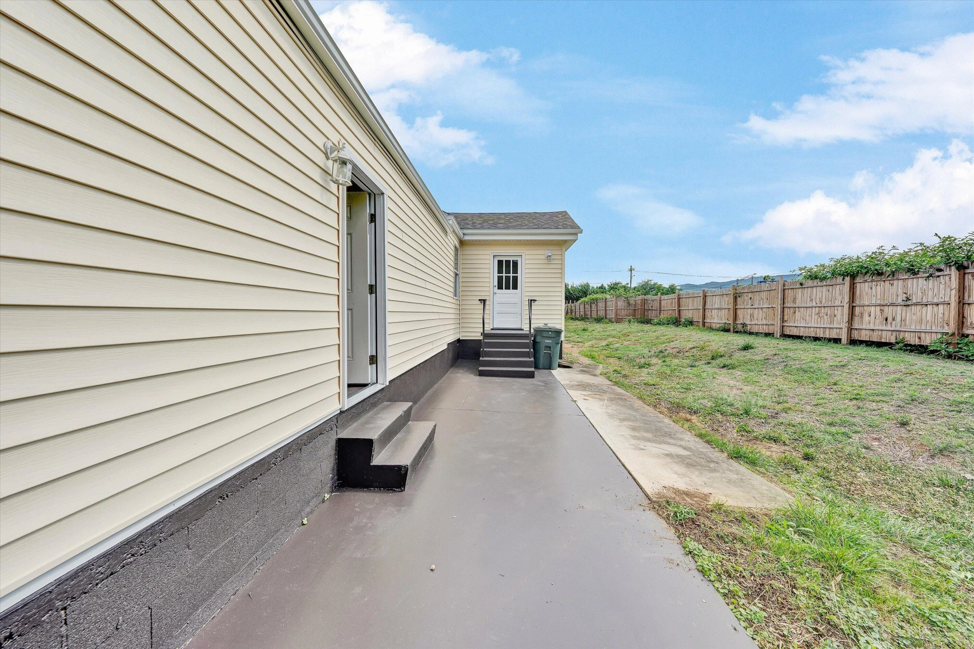 1127 Highland RD - Photo 17