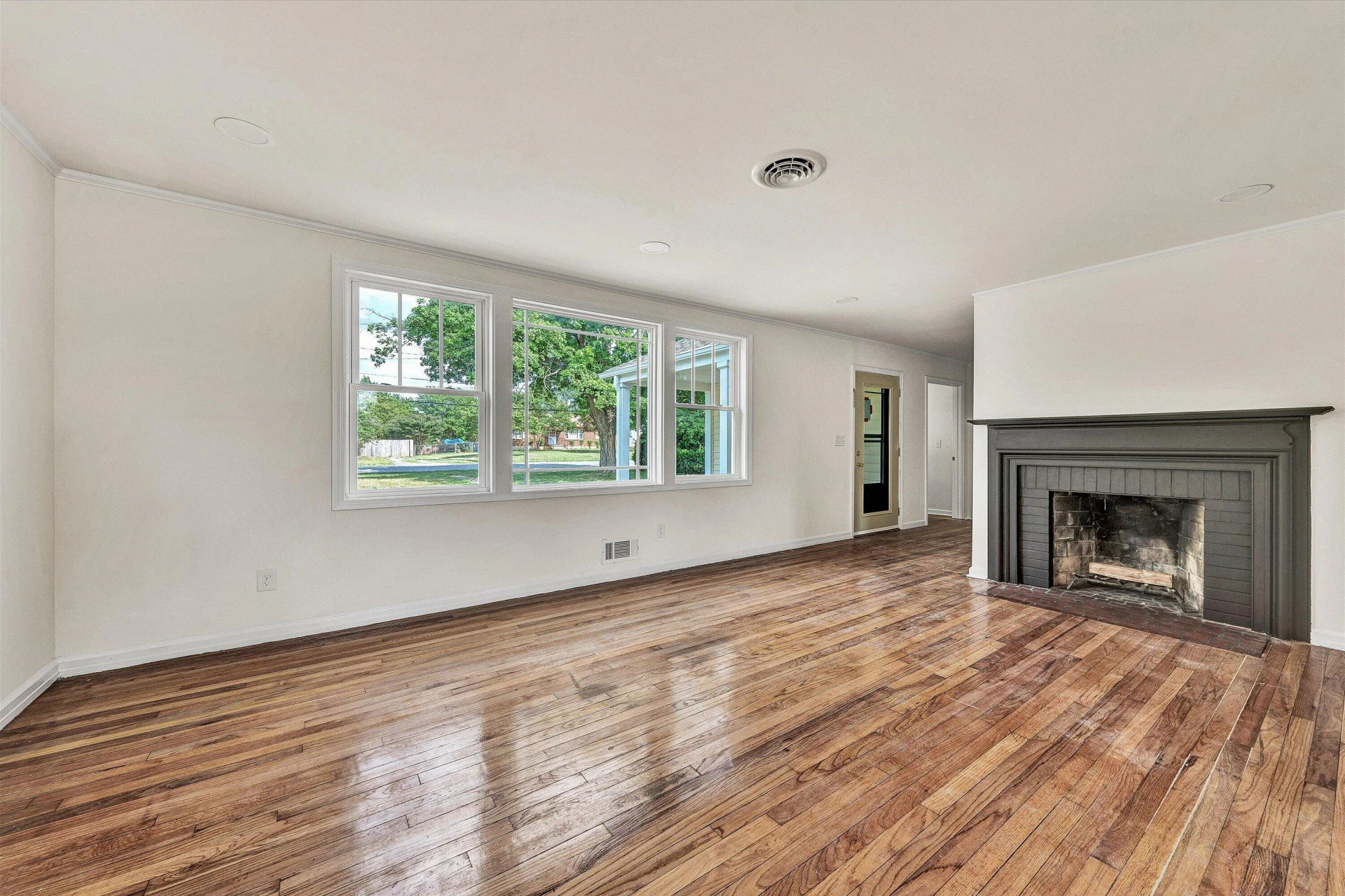 1127 Highland RD - Photo 3