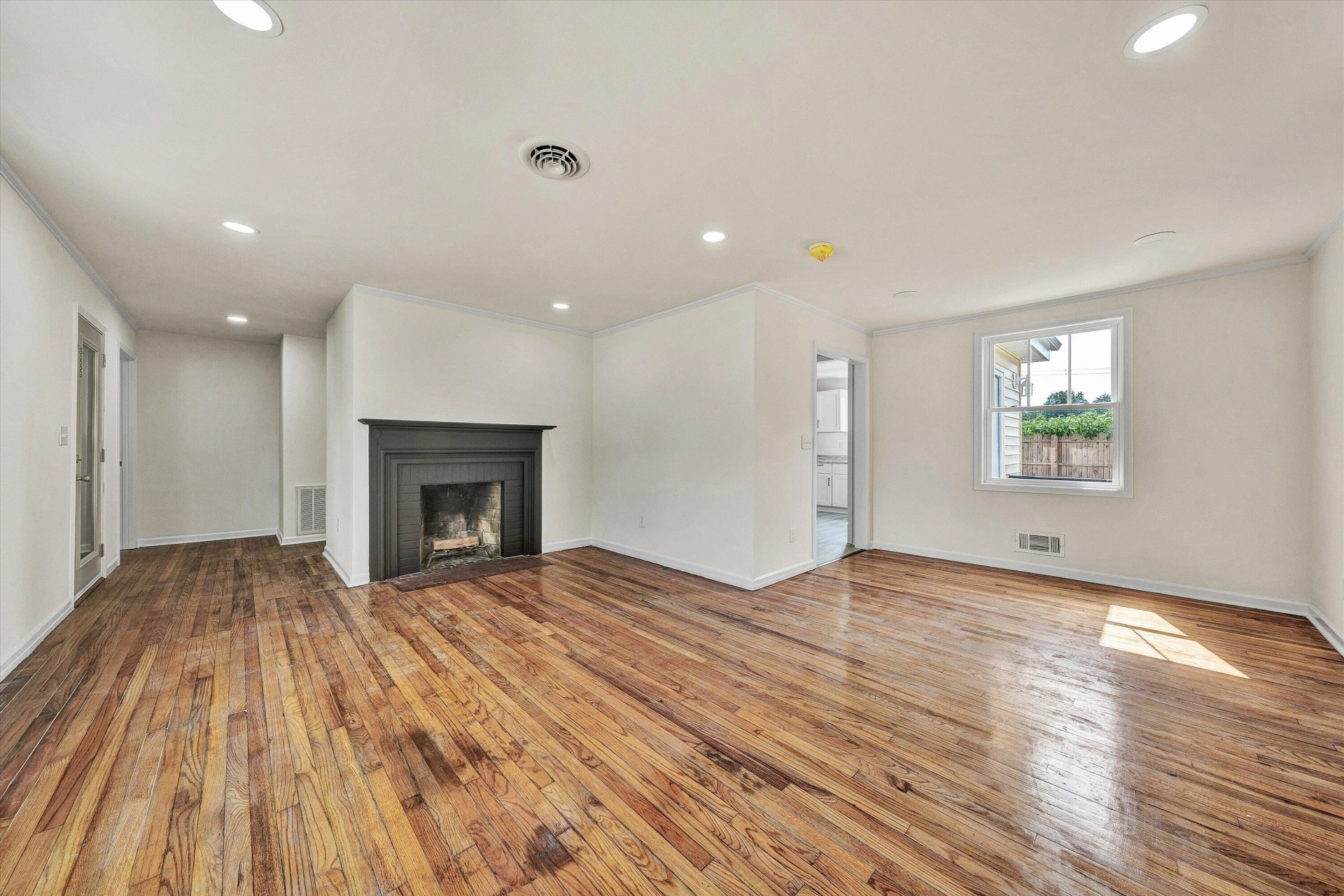 1127 Highland RD - Photo 4