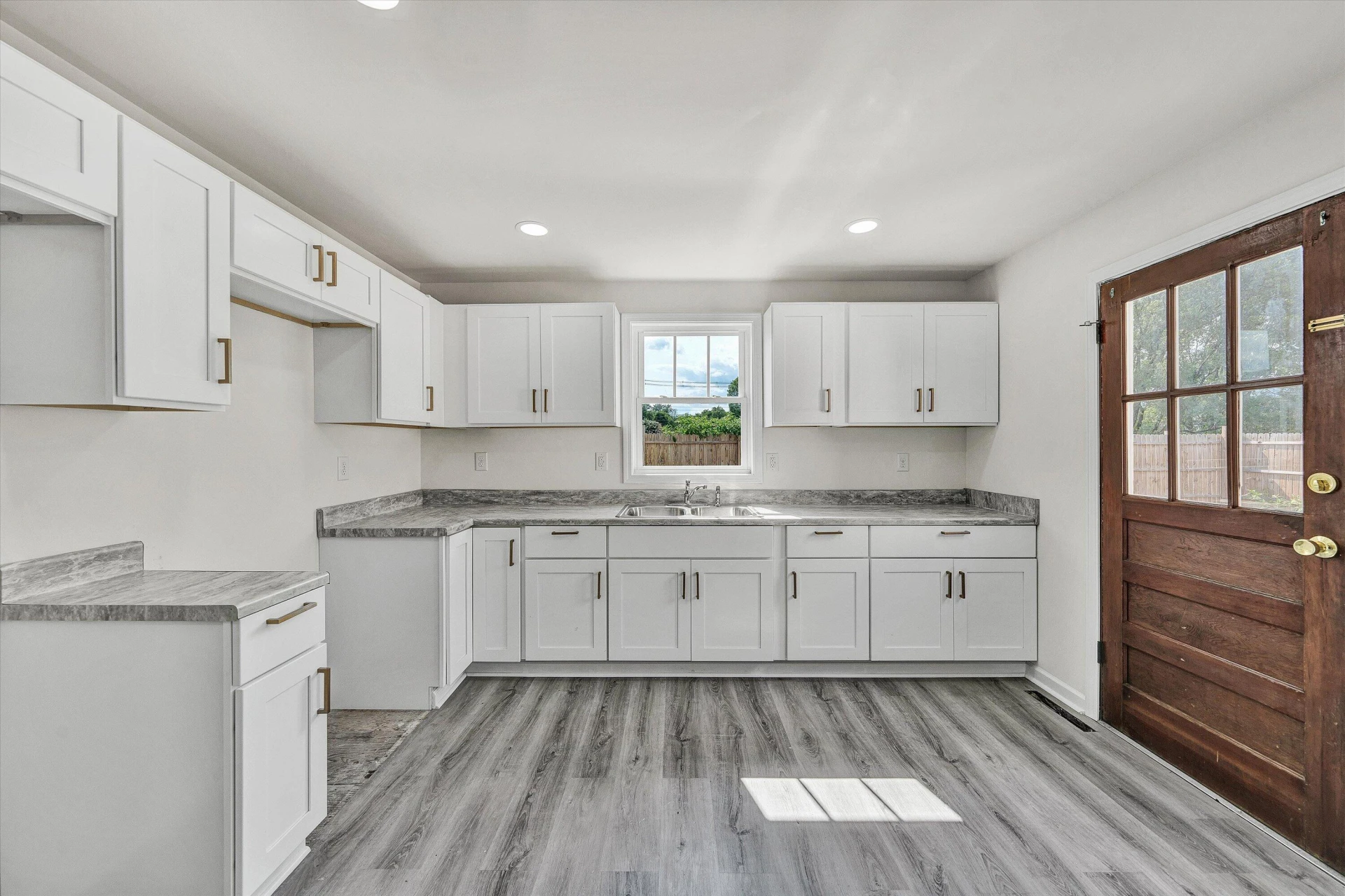 1127 Highland RD - Photo 7