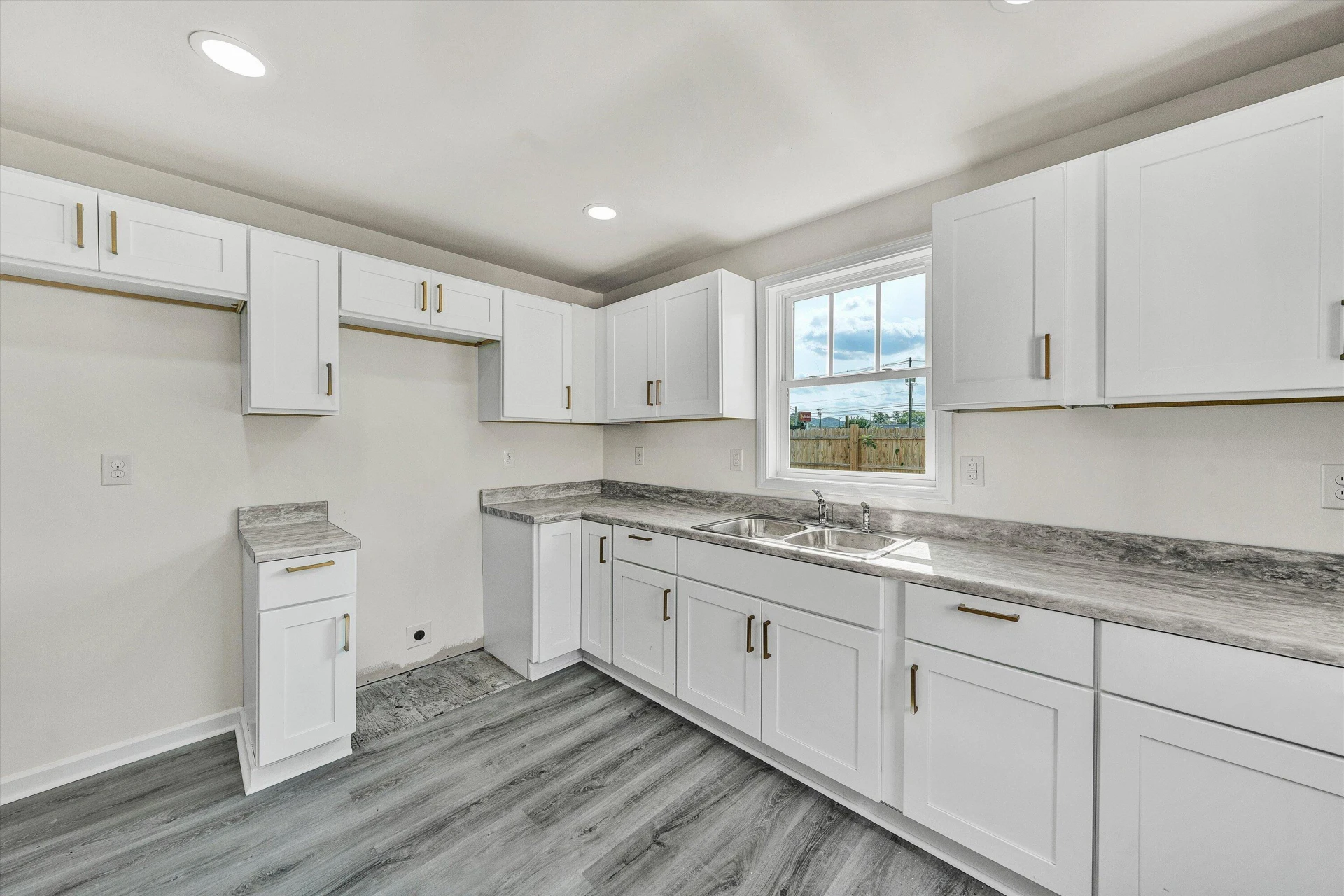 1127 Highland RD - Photo 8