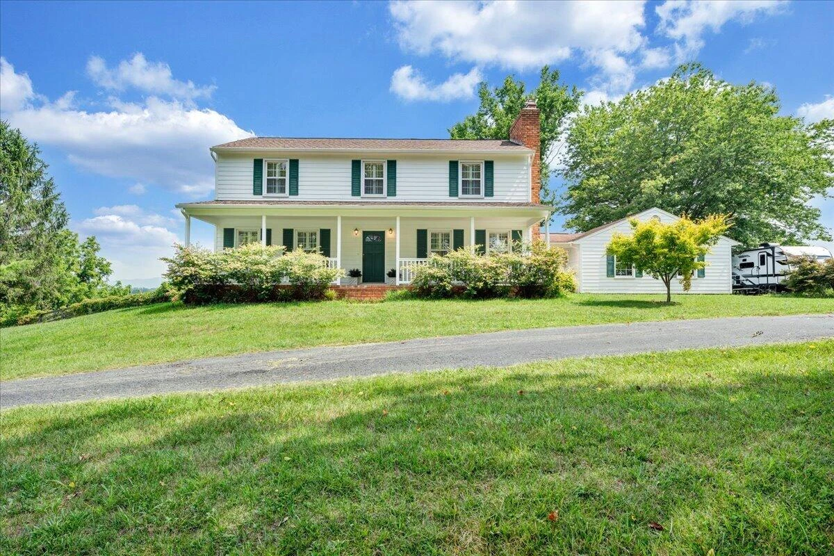 452 Country Club RD