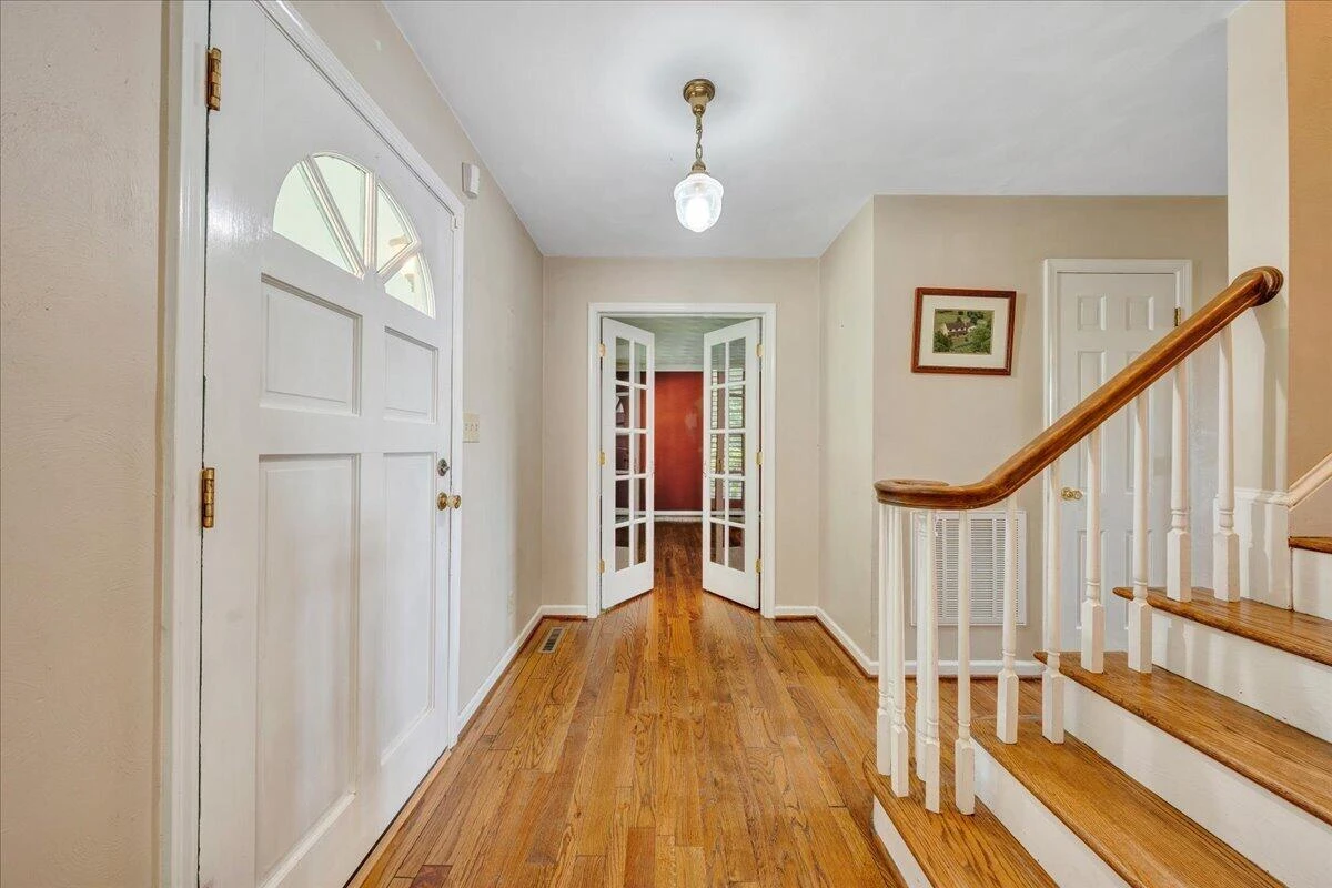 452 Country Club RD - Photo 4