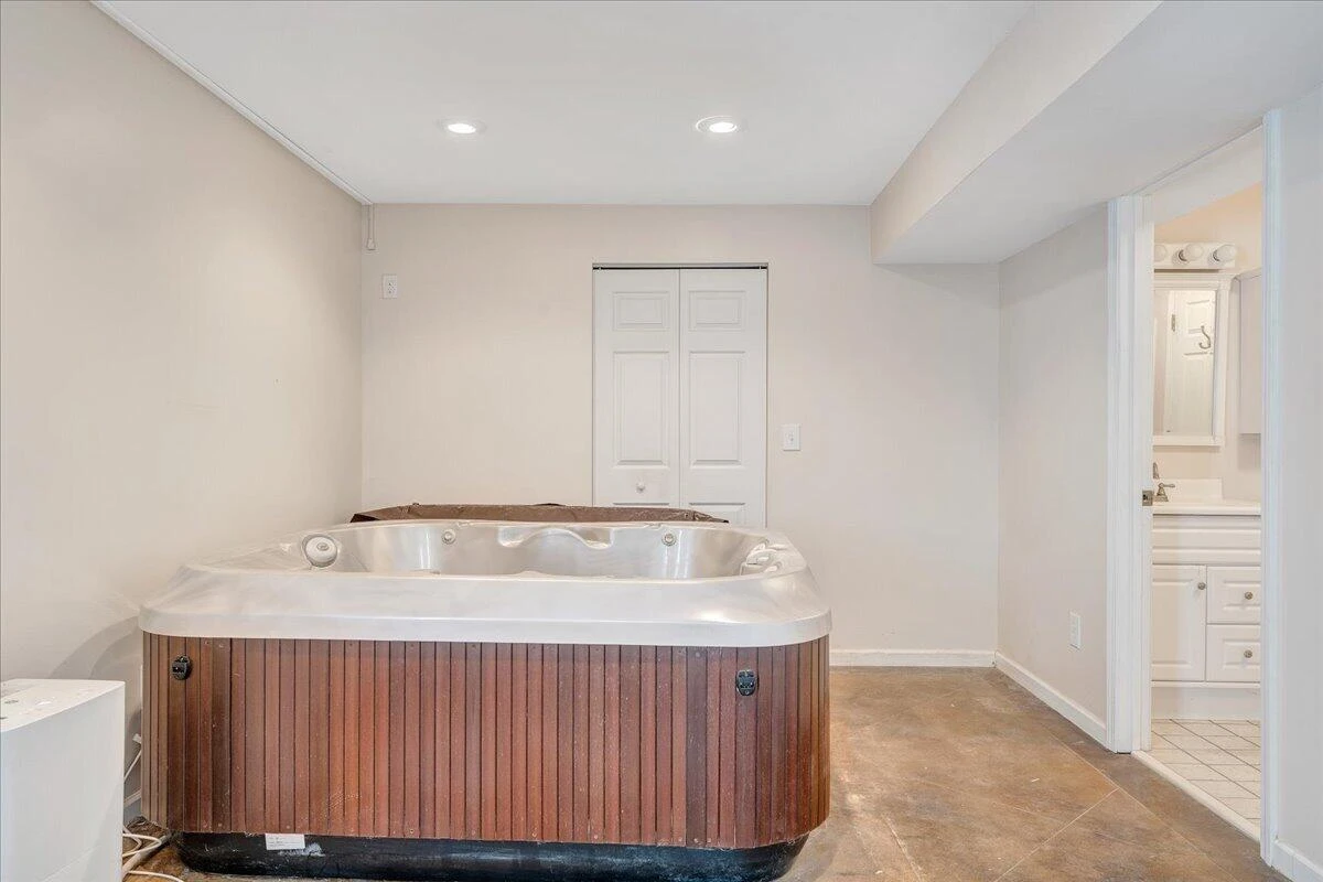452 Country Club RD - Photo 38