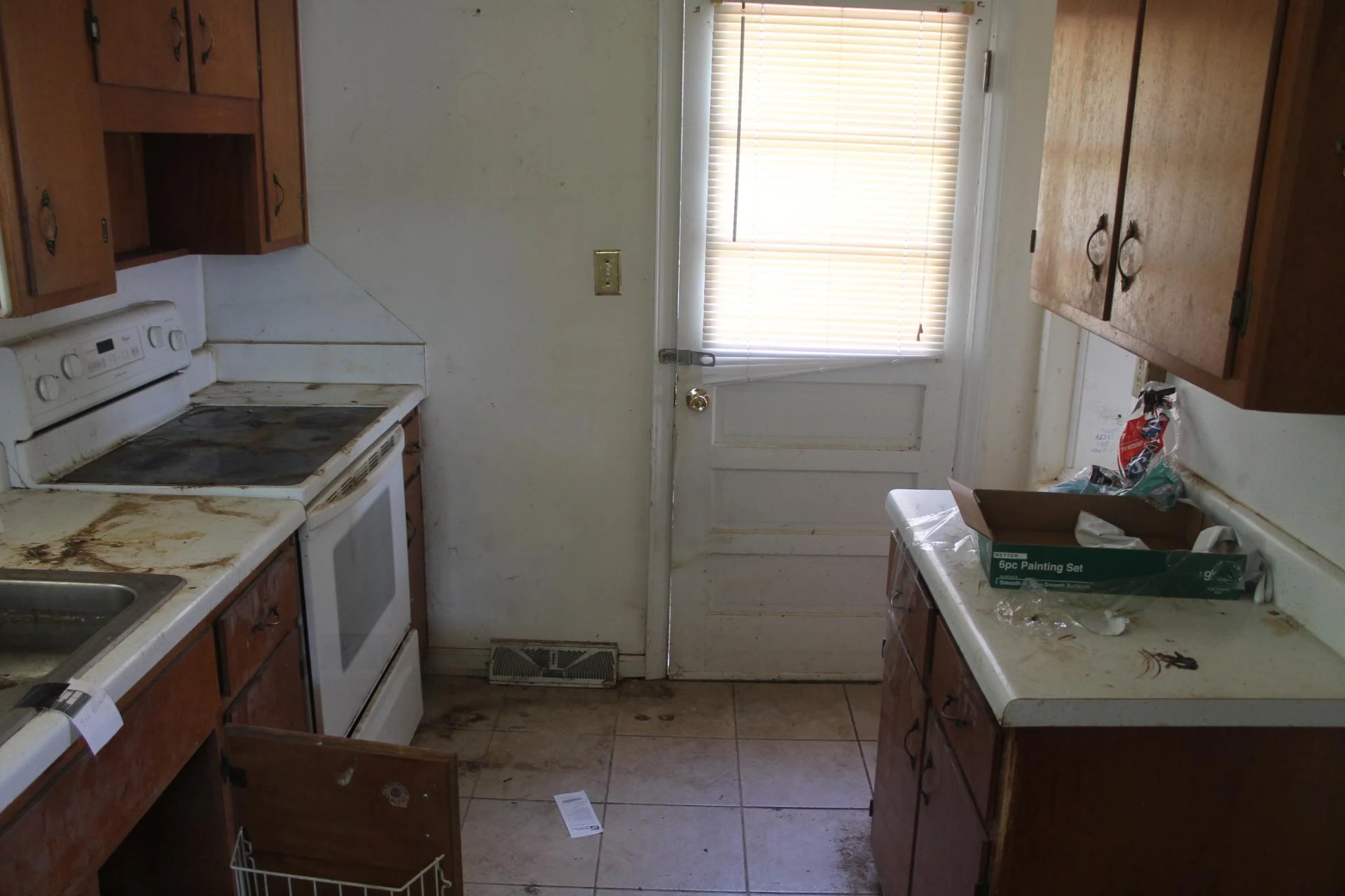 1024 Woodrow AVE SE - Photo 11