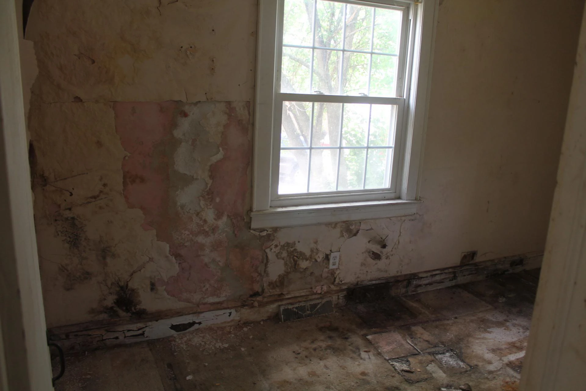 1024 Woodrow AVE SE - Photo 16