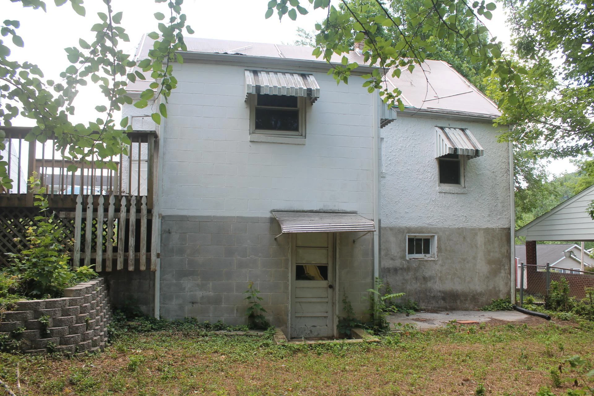 1024 Woodrow AVE SE - Photo 4