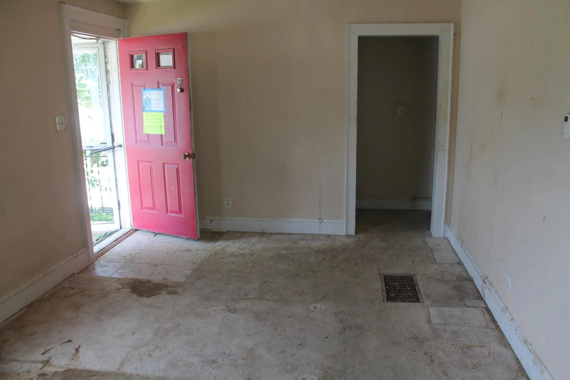 1024 Woodrow AVE SE - Photo 6