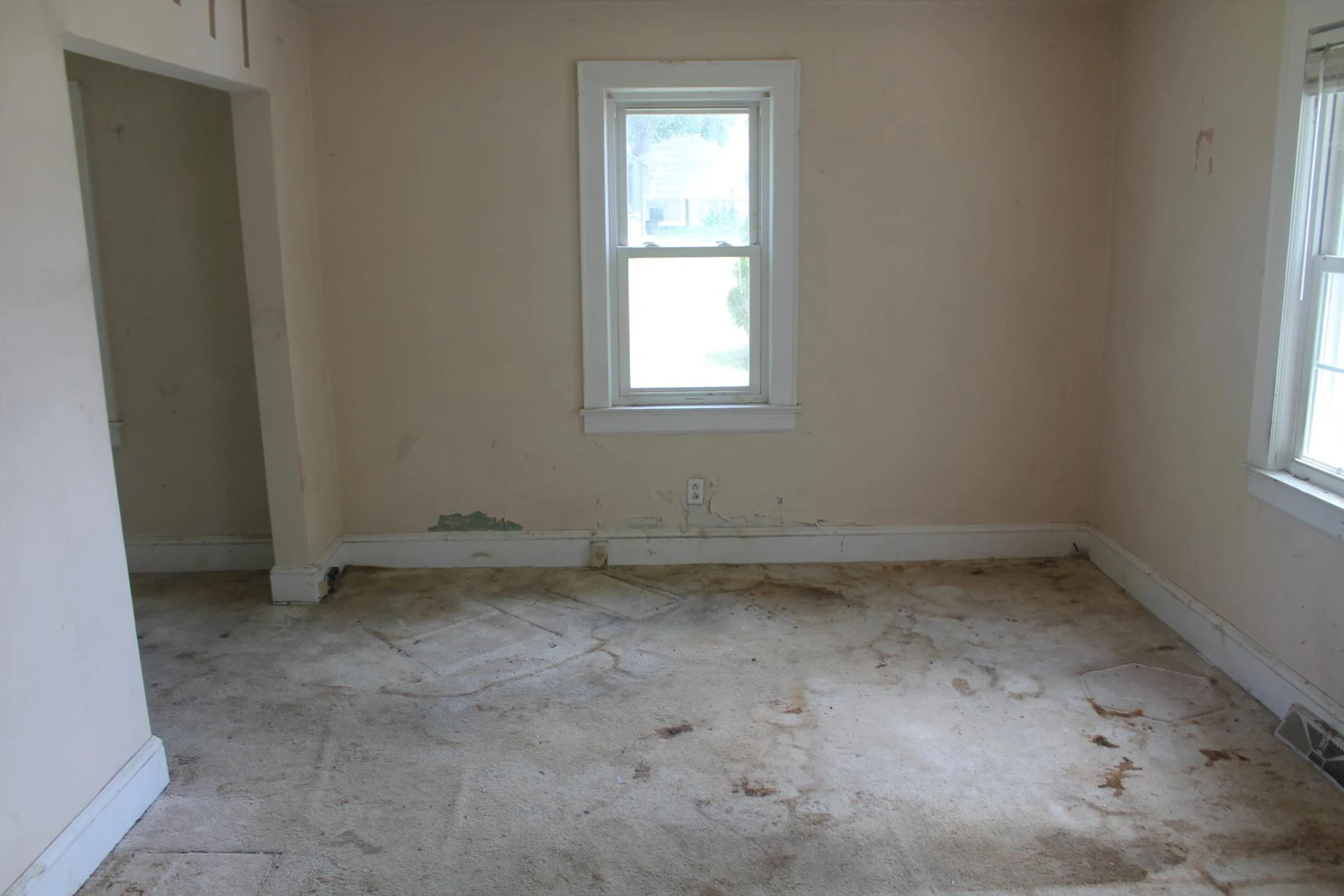1024 Woodrow AVE SE - Photo 7