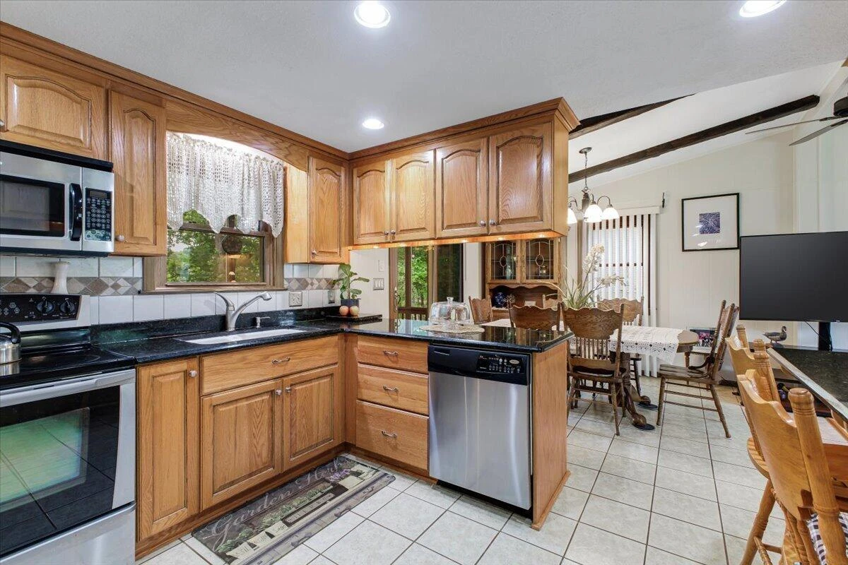 106 Club House DR - Photo 12