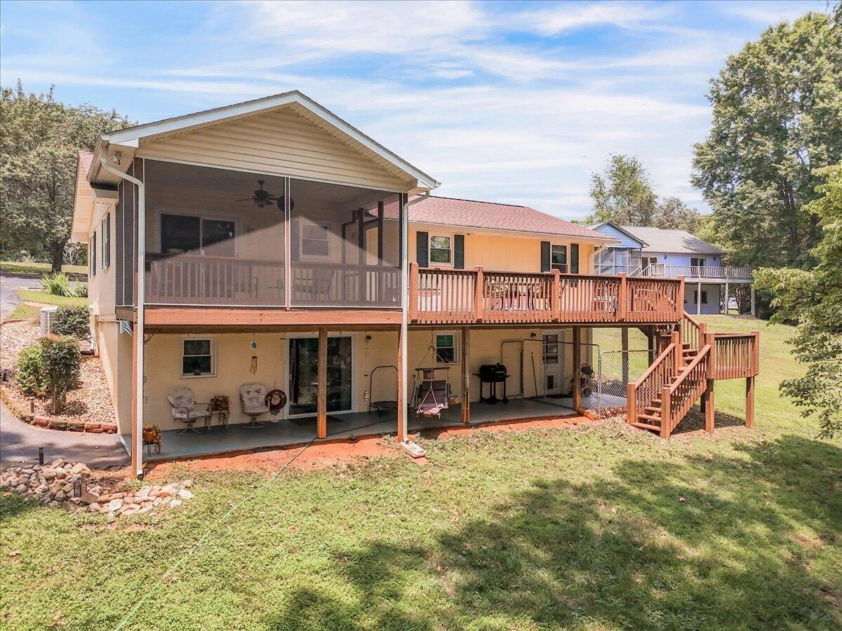 106 Club House DR - Photo 2