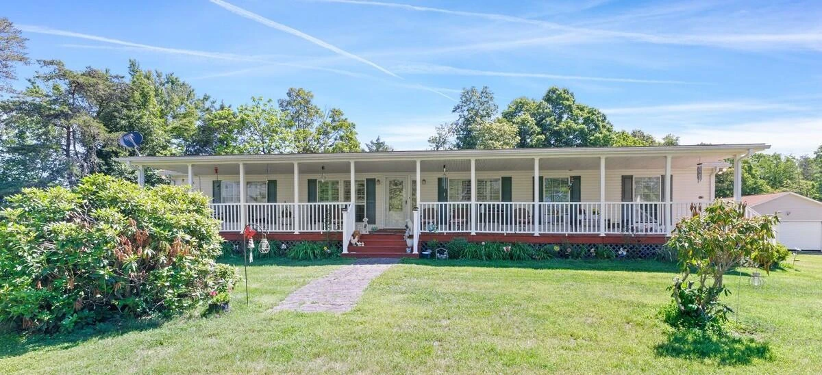 252 Maiden LN
