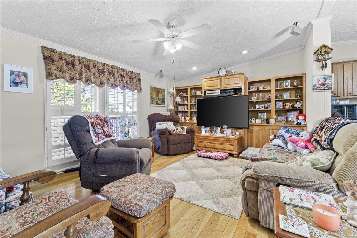 252 Maiden LN - Photo 10