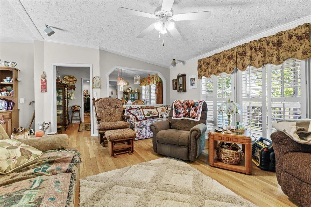 252 Maiden LN - Photo 11