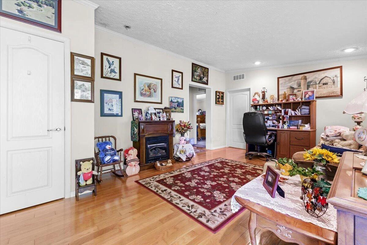 252 Maiden LN - Photo 6