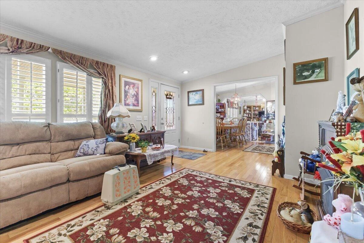 252 Maiden LN - Photo 7