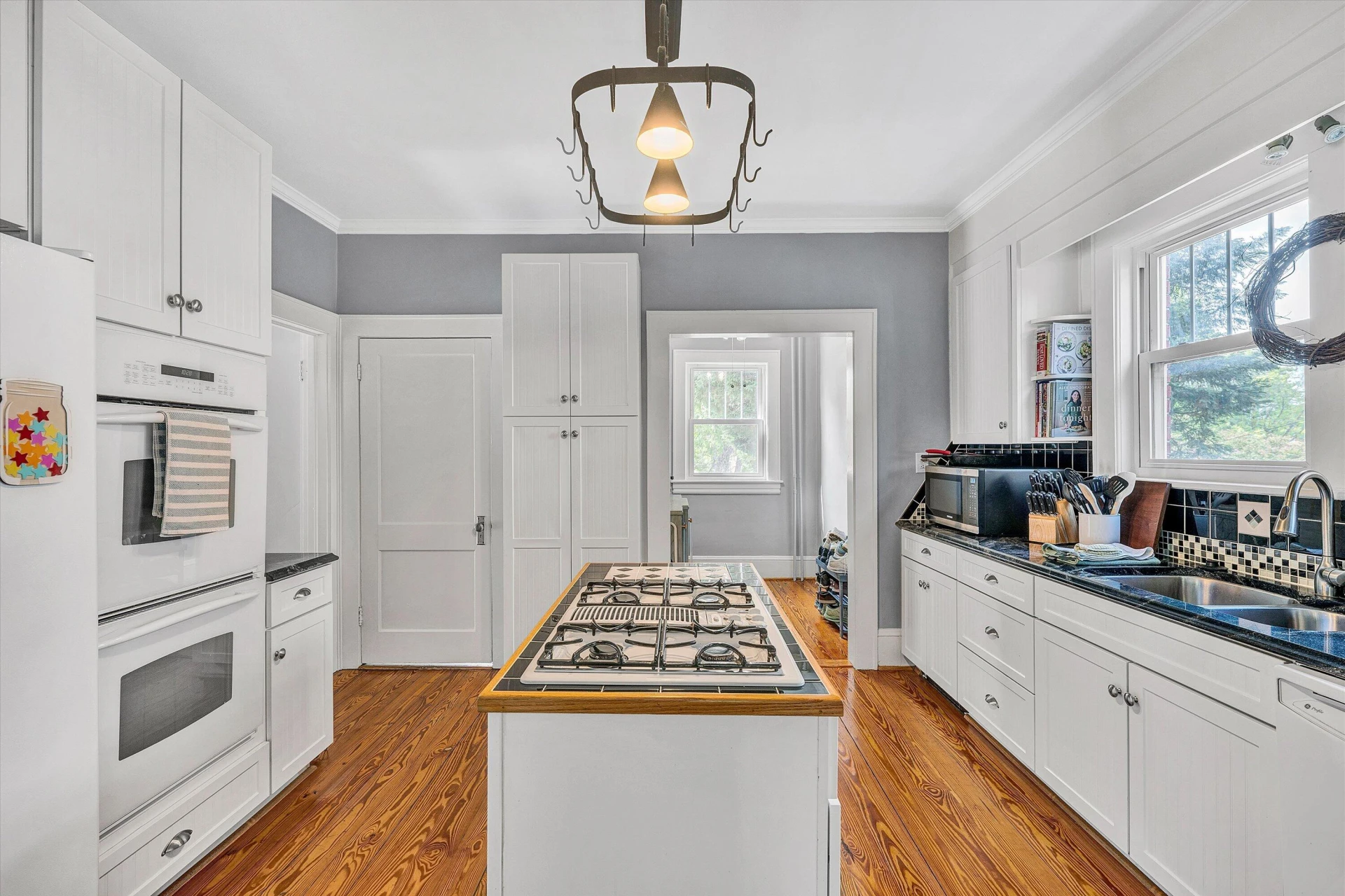 1912 Bluemont AVE SW - Photo 13