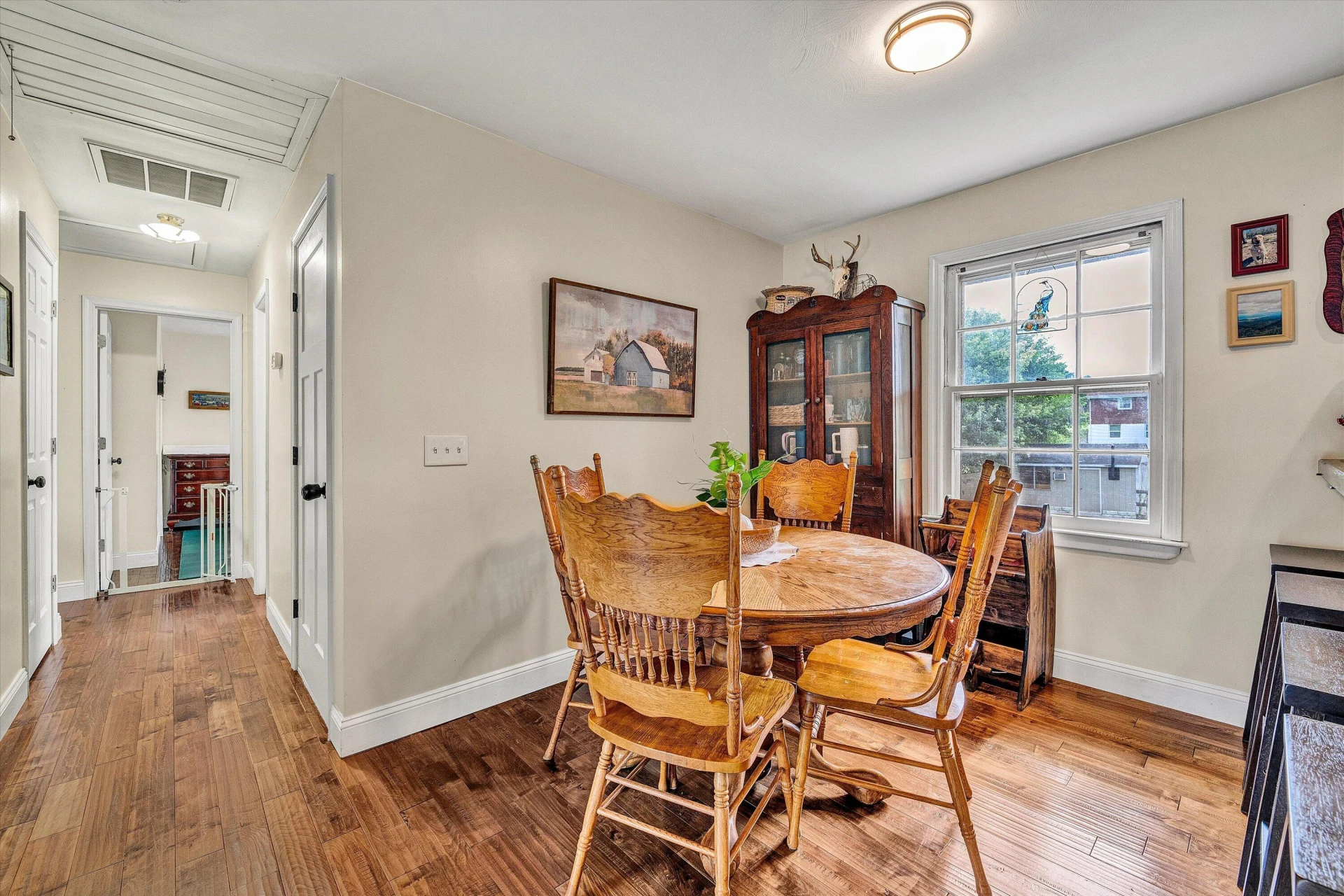 1123 Roundtree DR - Photo 11