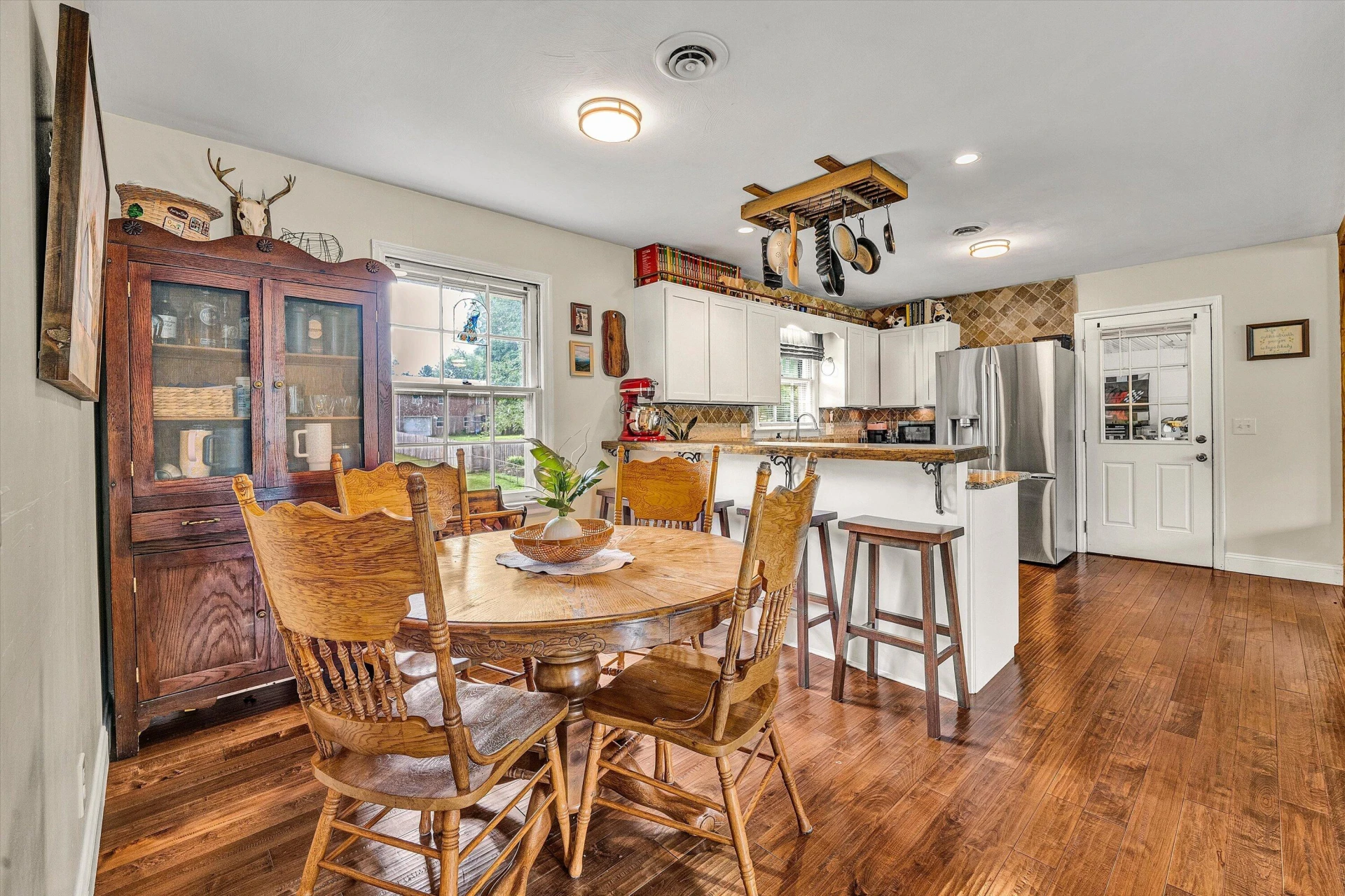 1123 Roundtree DR - Photo 12