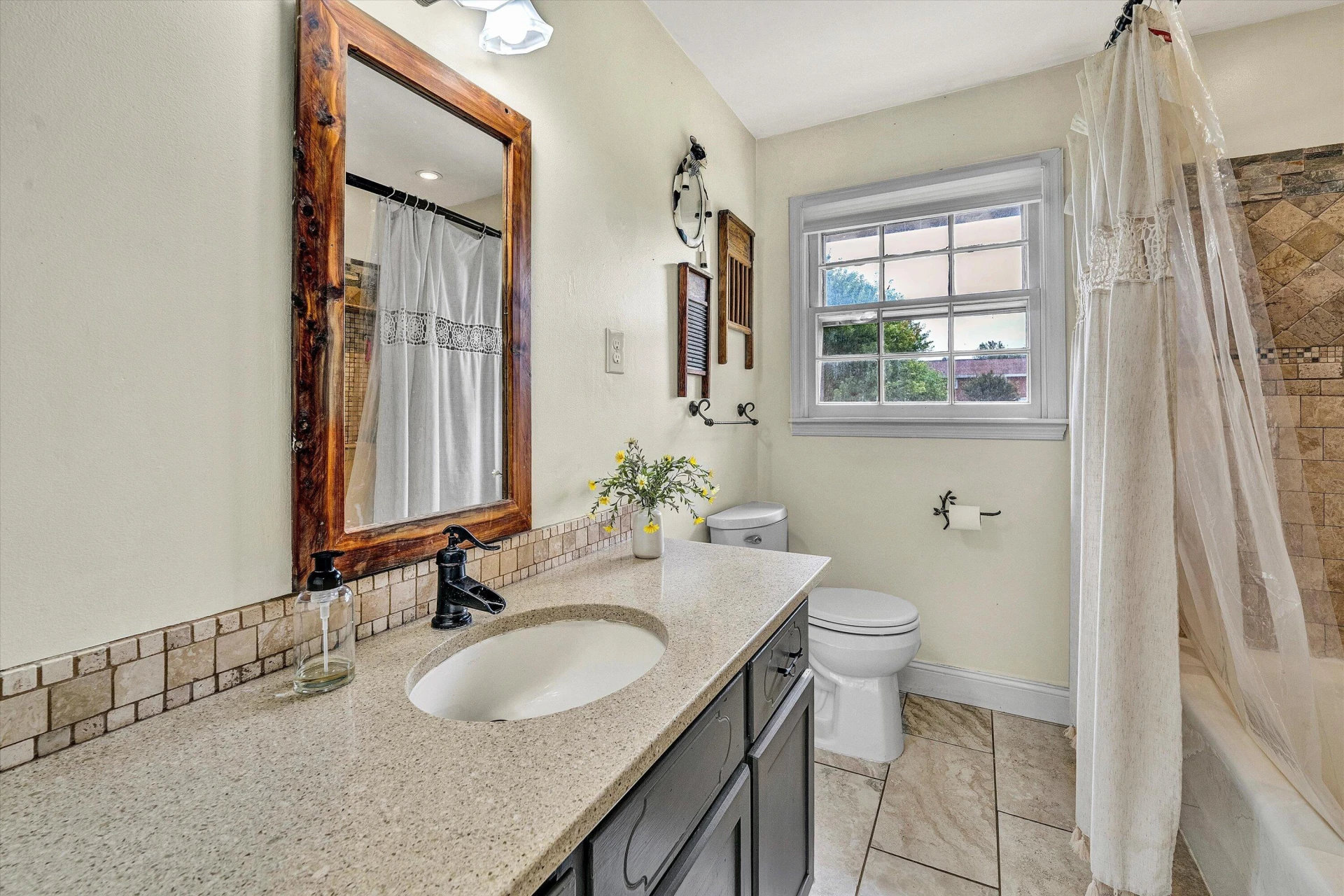 1123 Roundtree DR - Photo 13