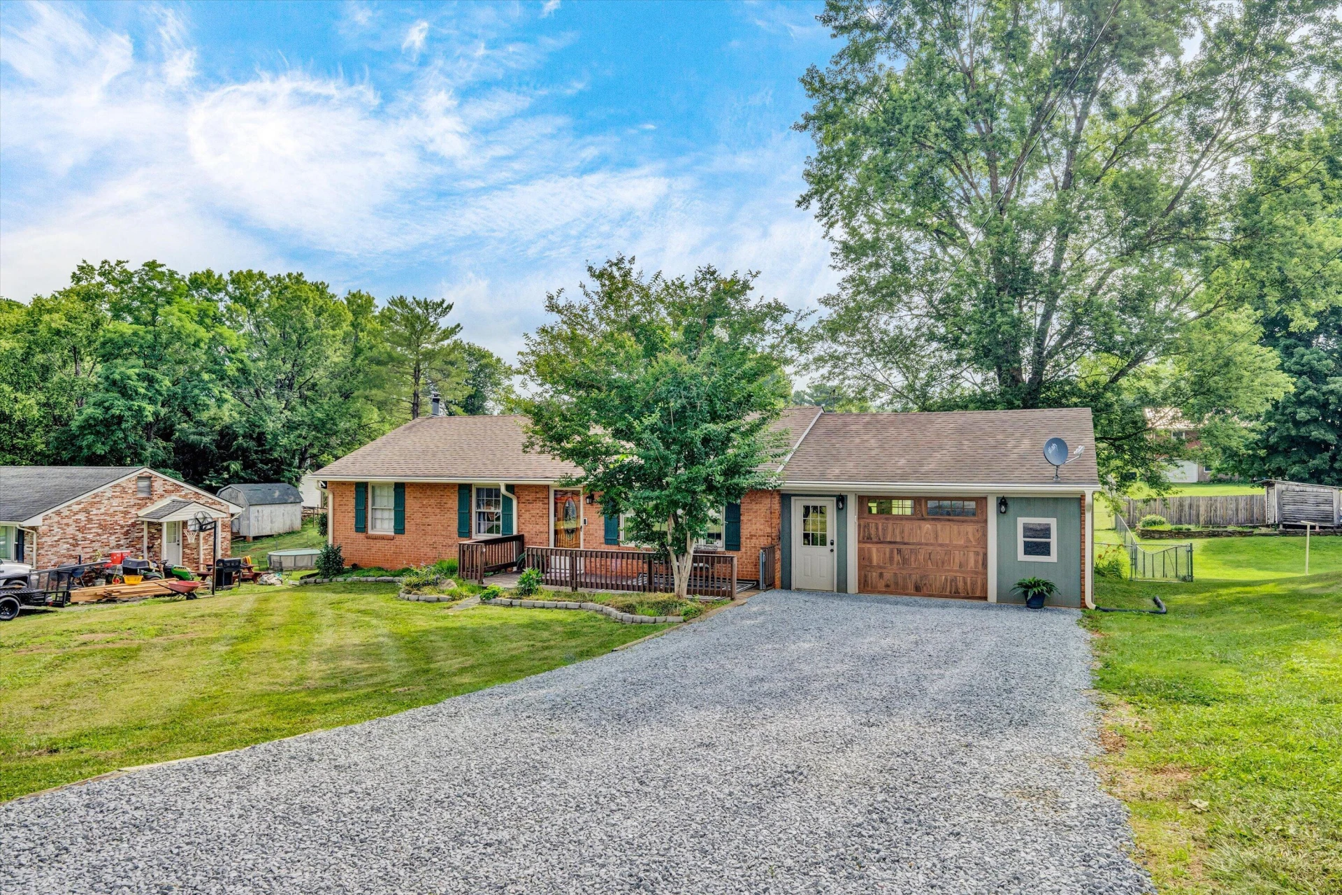 1123 Roundtree DR - Photo 2