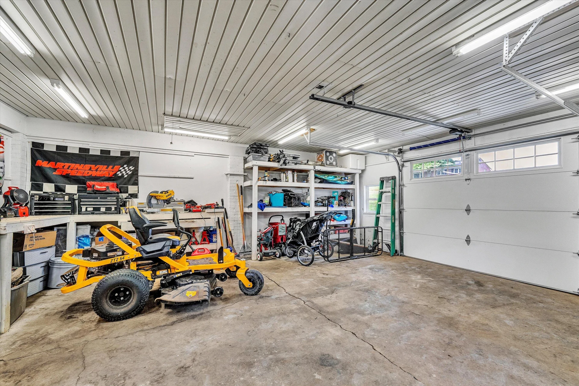 1123 Roundtree DR - Photo 31