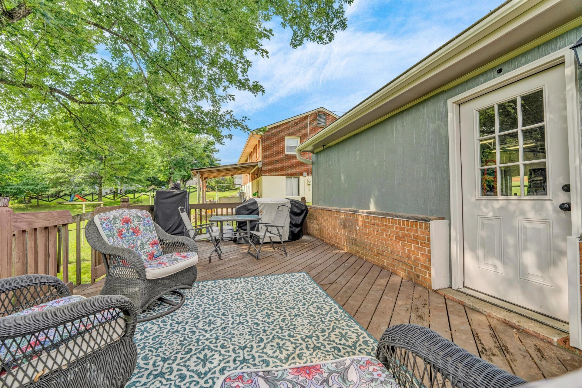 1123 Roundtree DR - Photo 32