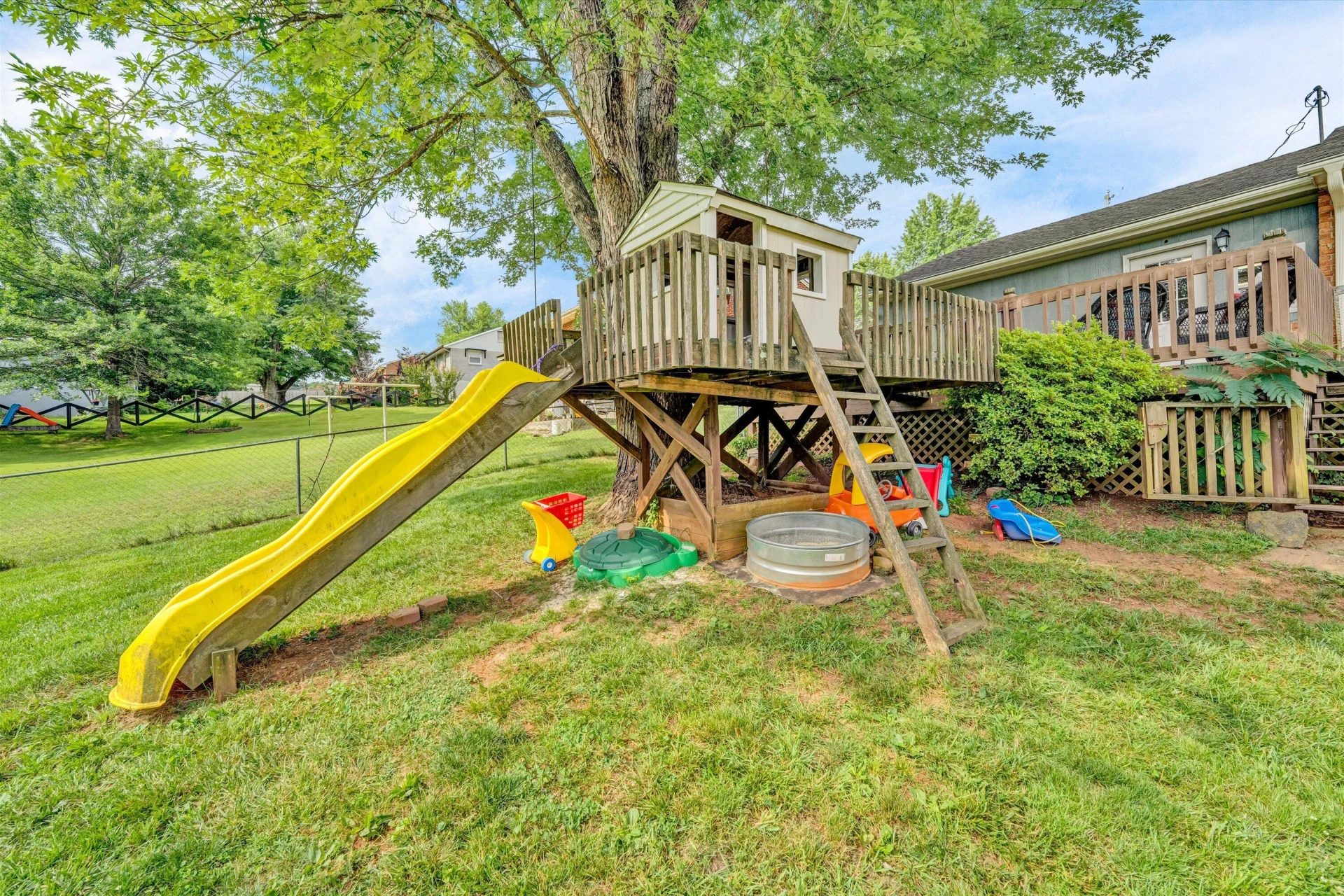 1123 Roundtree DR - Photo 34