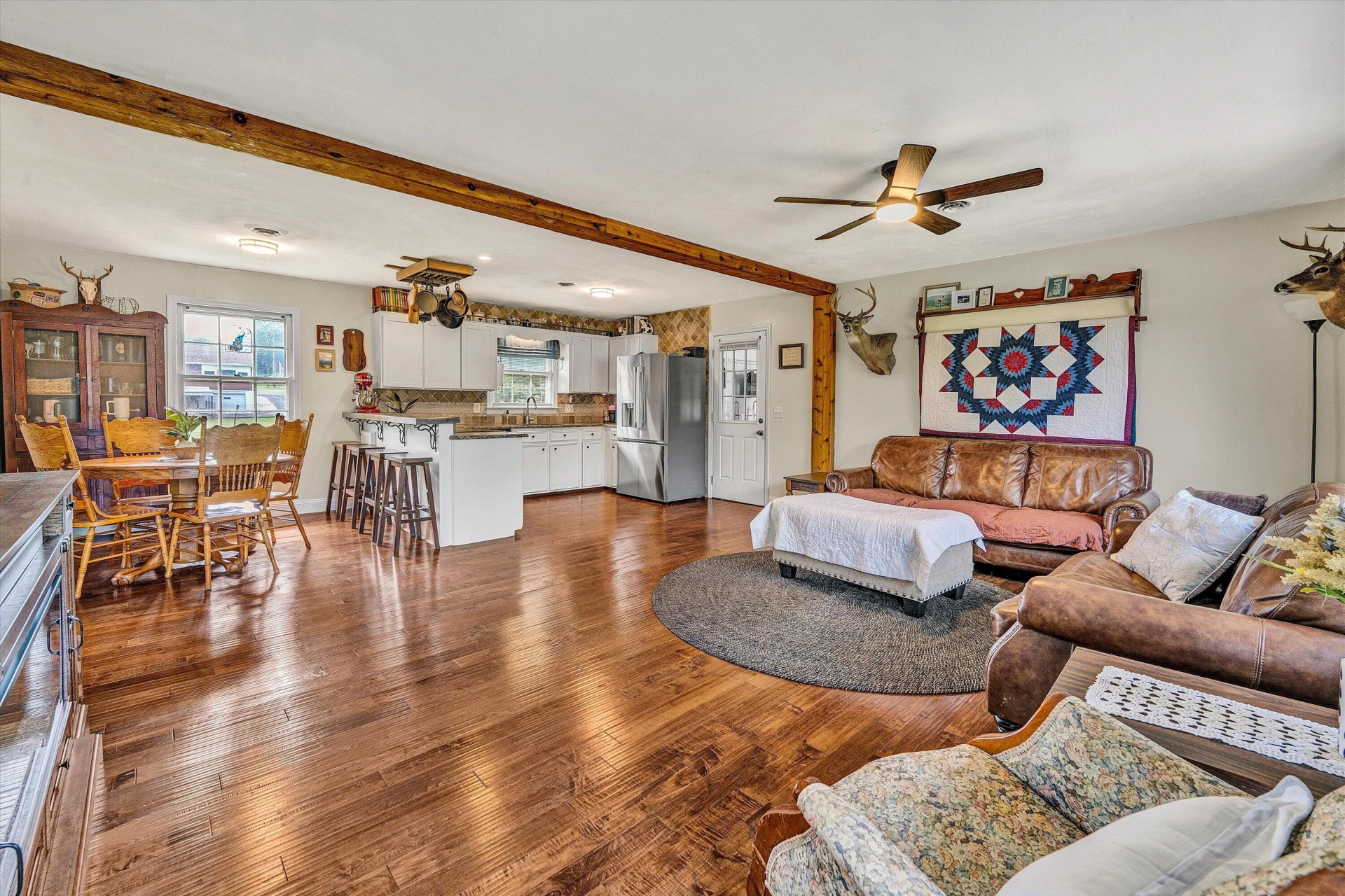 1123 Roundtree DR - Photo 7