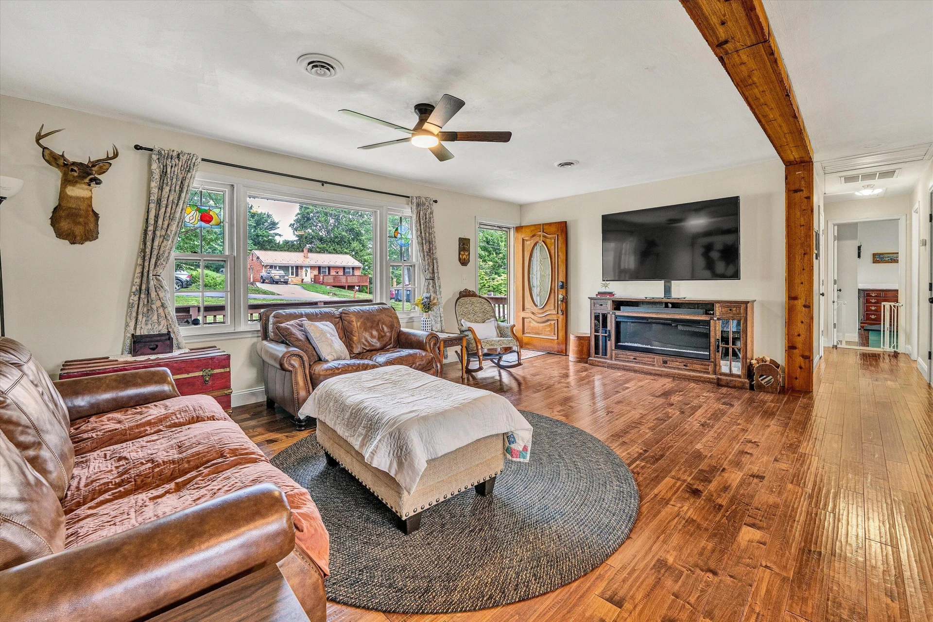 1123 Roundtree DR - Photo 8