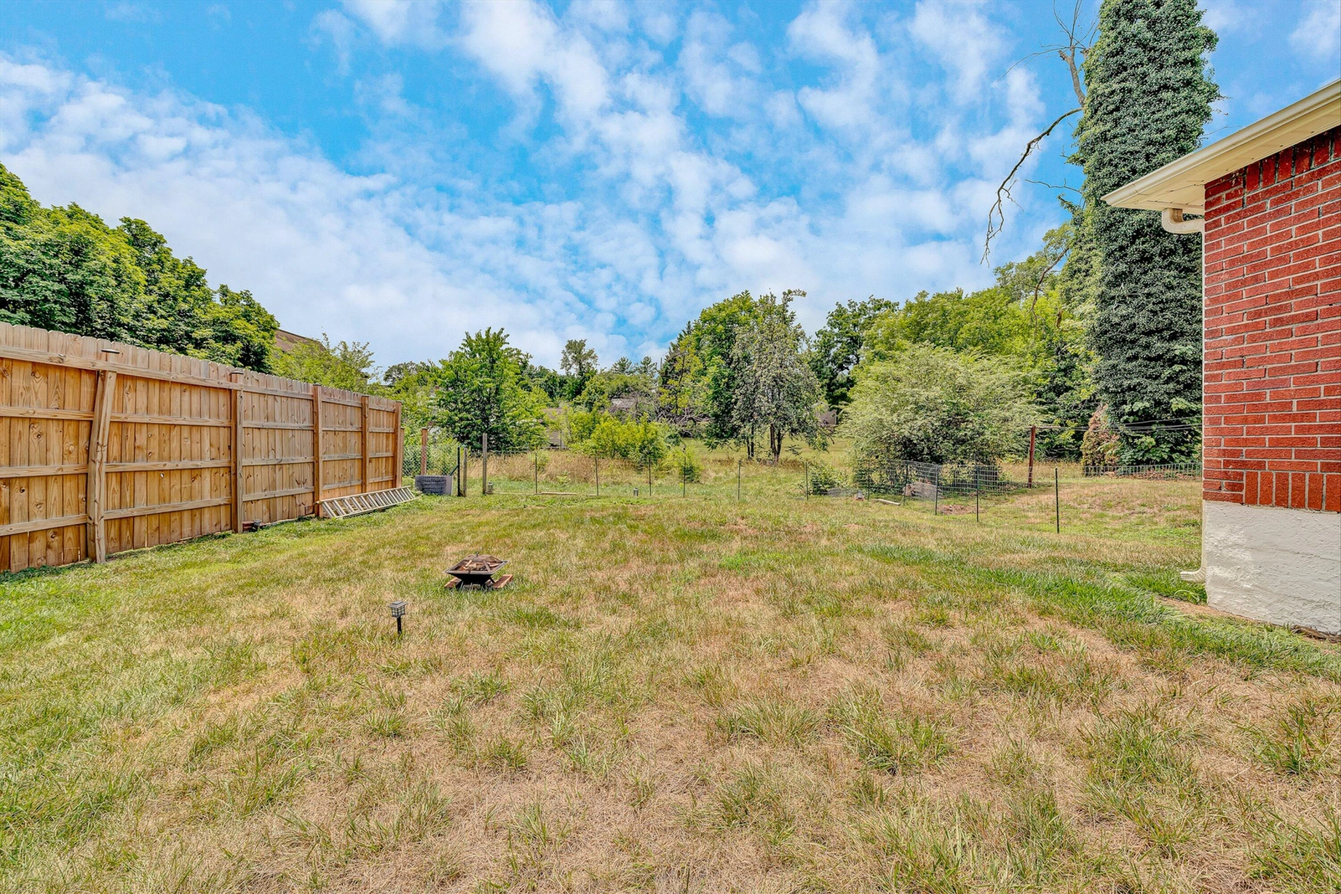 2710 Hillcrest AVE NW - Photo 32