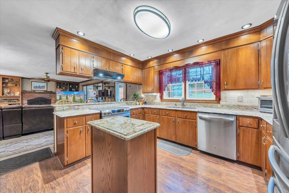 3336 Clara AVE SW - Photo 10