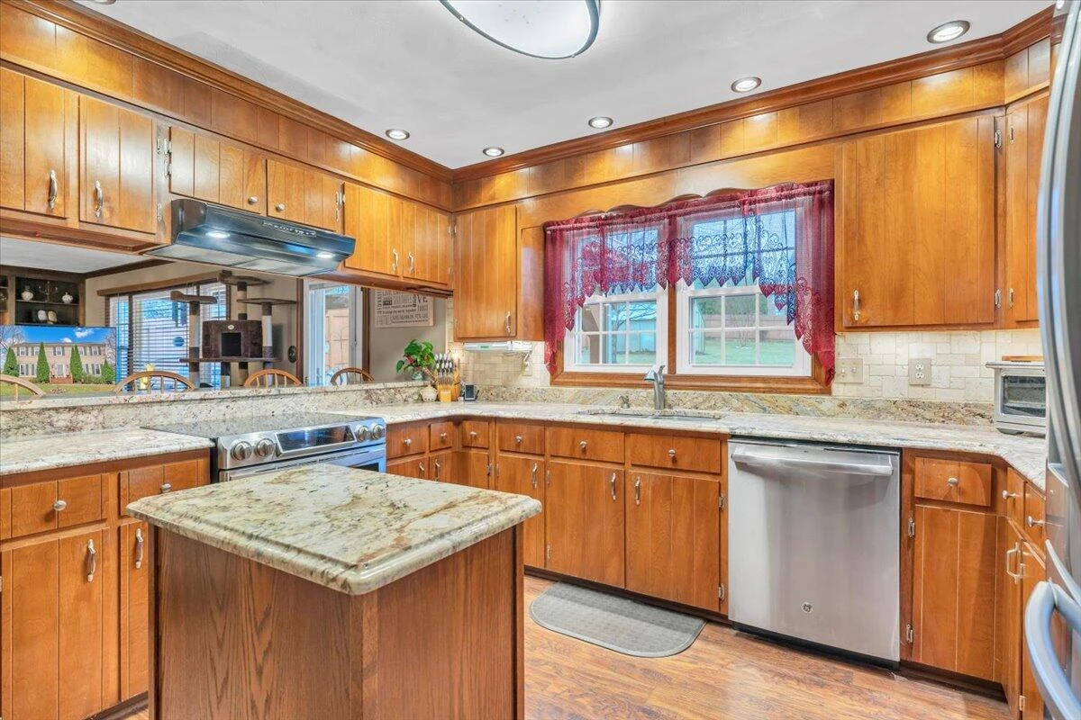 3336 Clara AVE SW - Photo 13