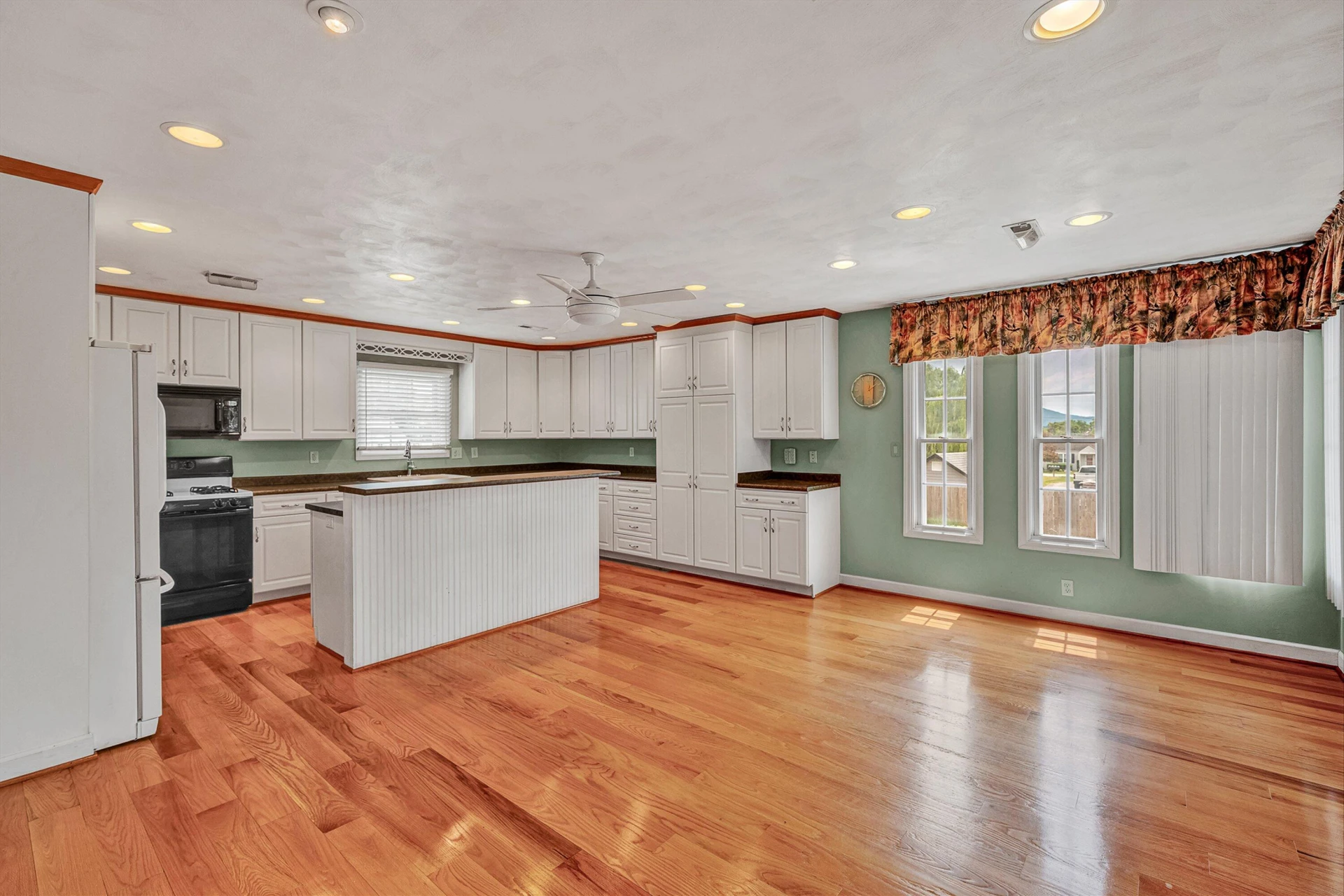 7633 Deer Branch RD - Photo 10