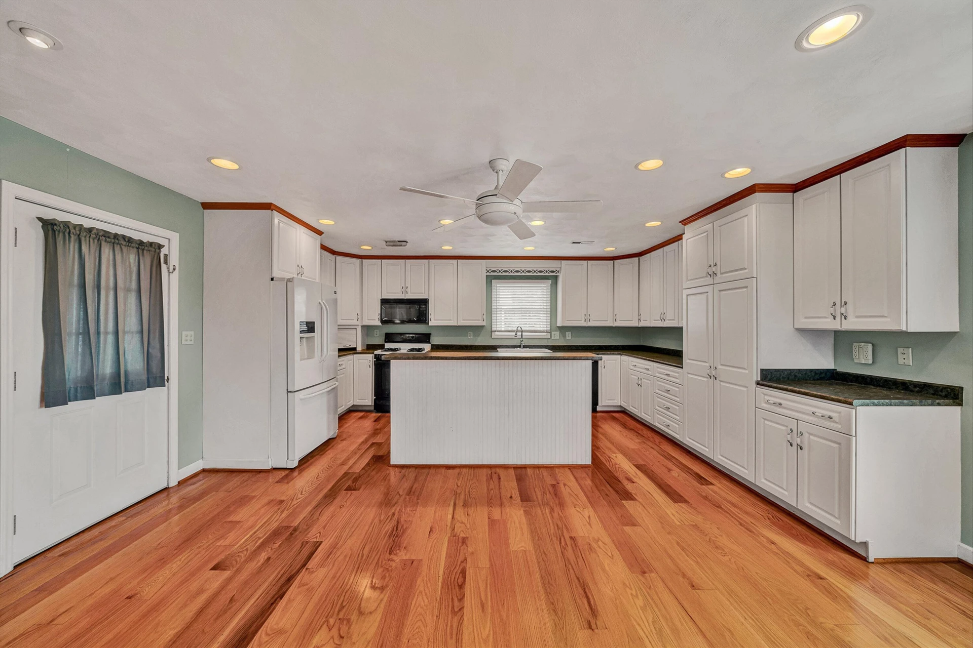 7633 Deer Branch RD - Photo 11