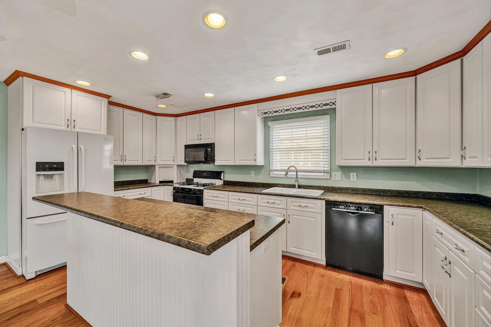 7633 Deer Branch RD - Photo 12