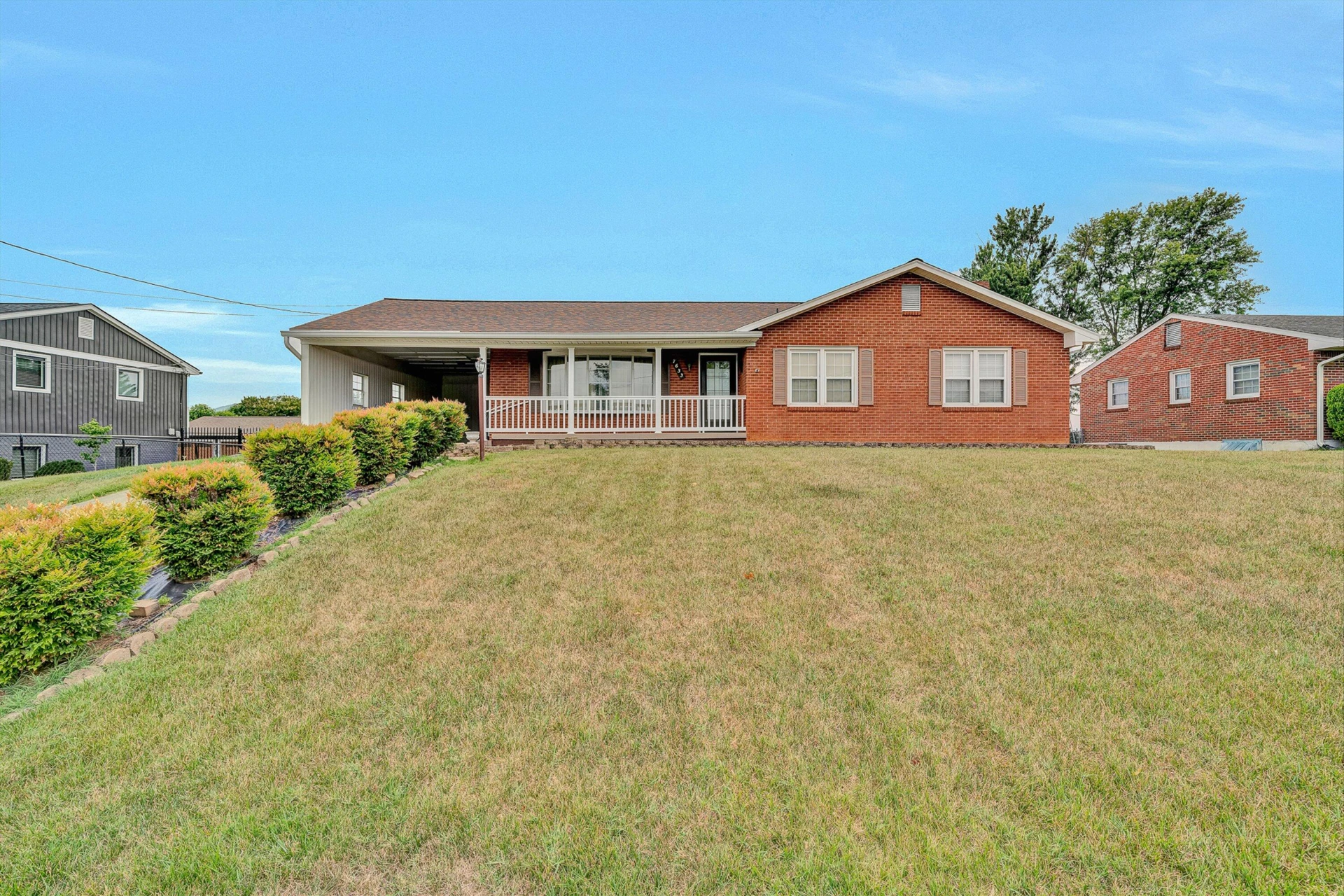 7633 Deer Branch RD - Photo 2