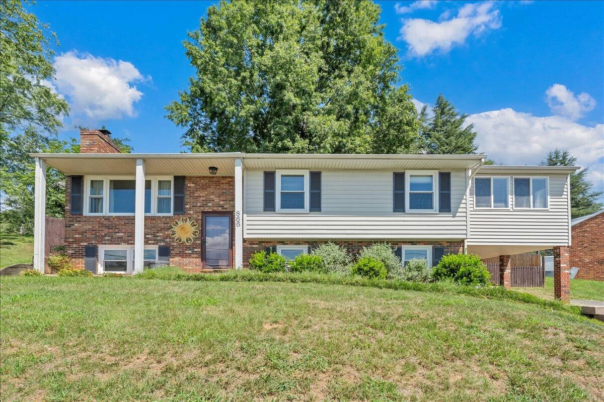 866 Peyton ST - Photo 2
