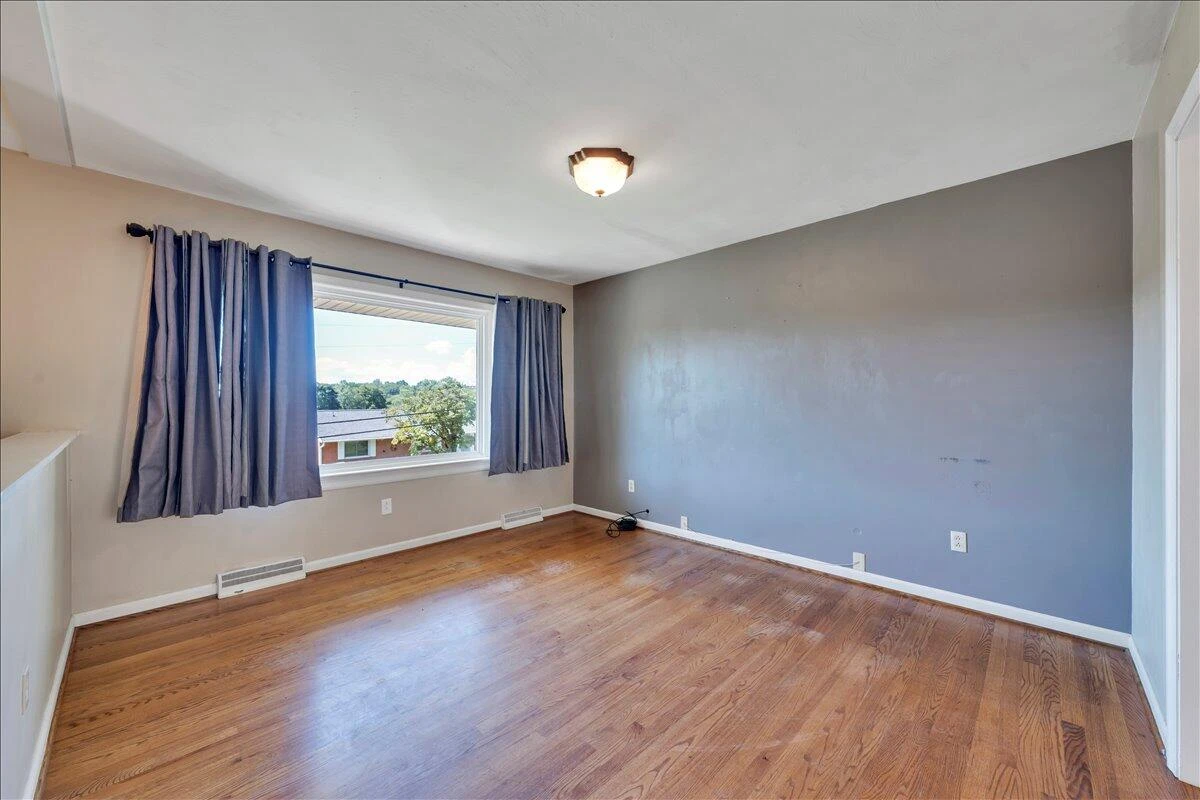 866 Peyton ST - Photo 3
