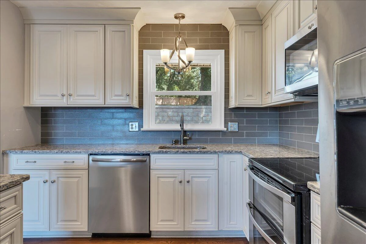 866 Peyton ST - Photo 4