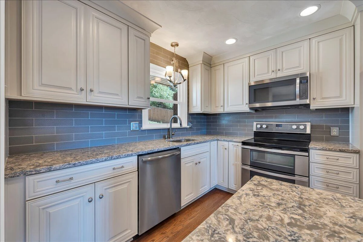 866 Peyton ST - Photo 5