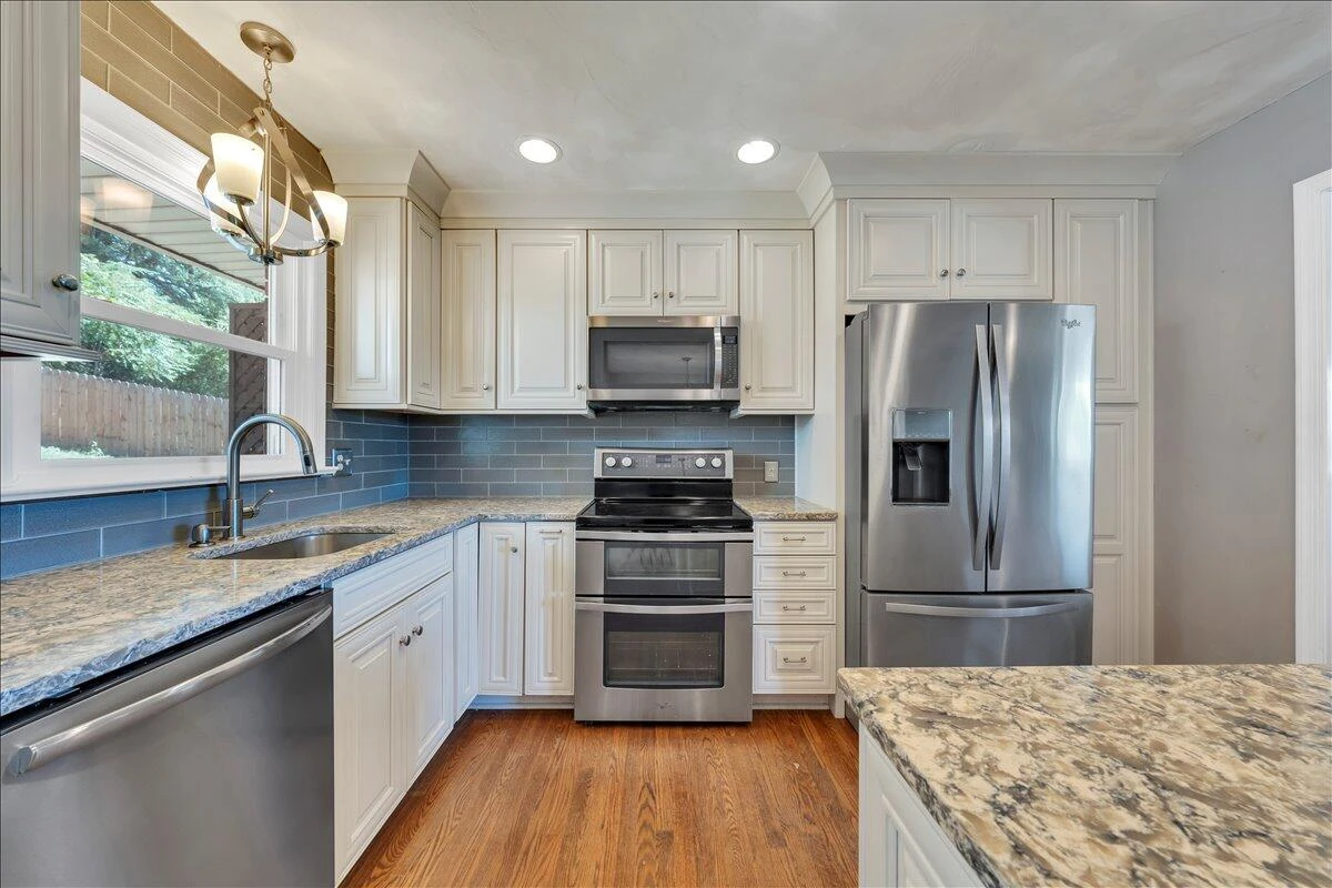 866 Peyton ST - Photo 6