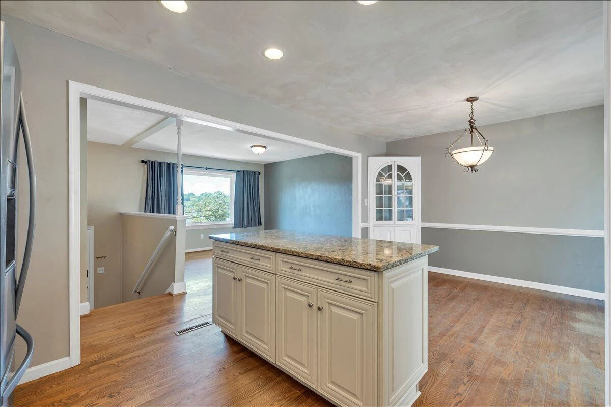 866 Peyton ST - Photo 7