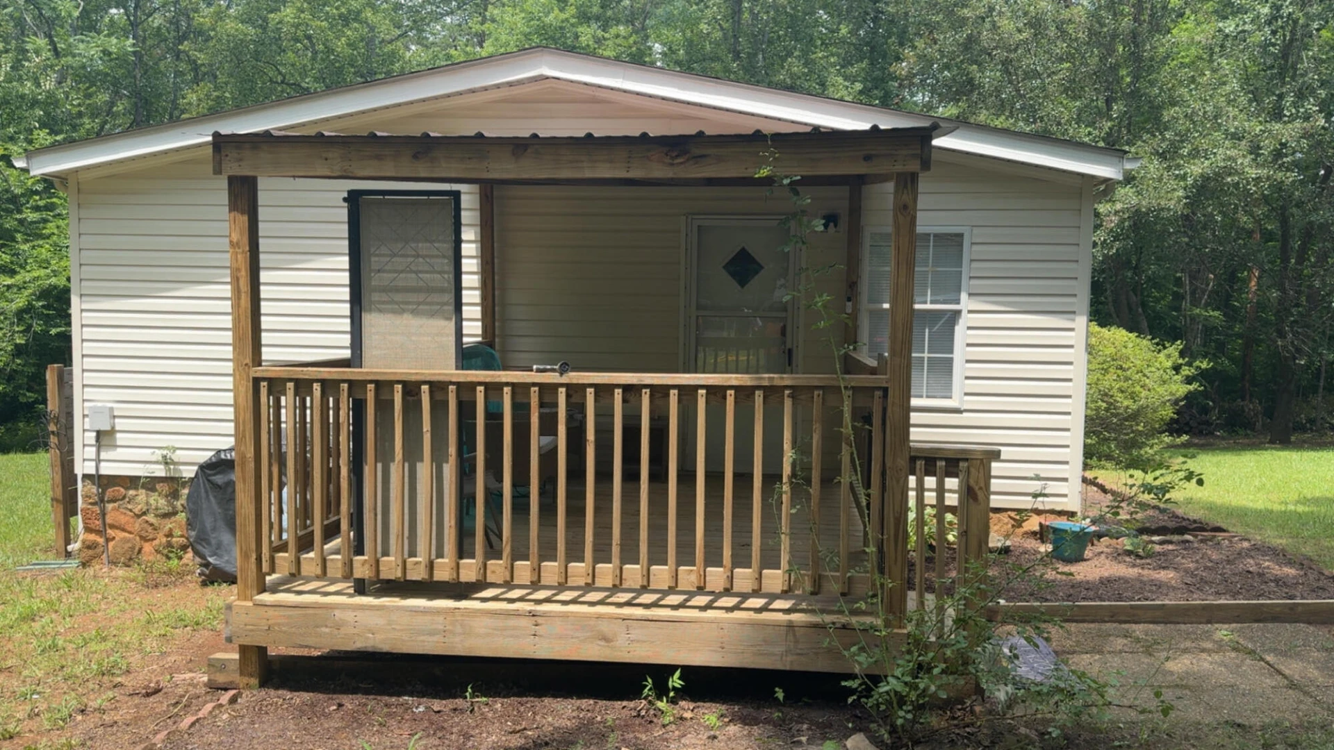 1140 Hayward DR - Photo 2