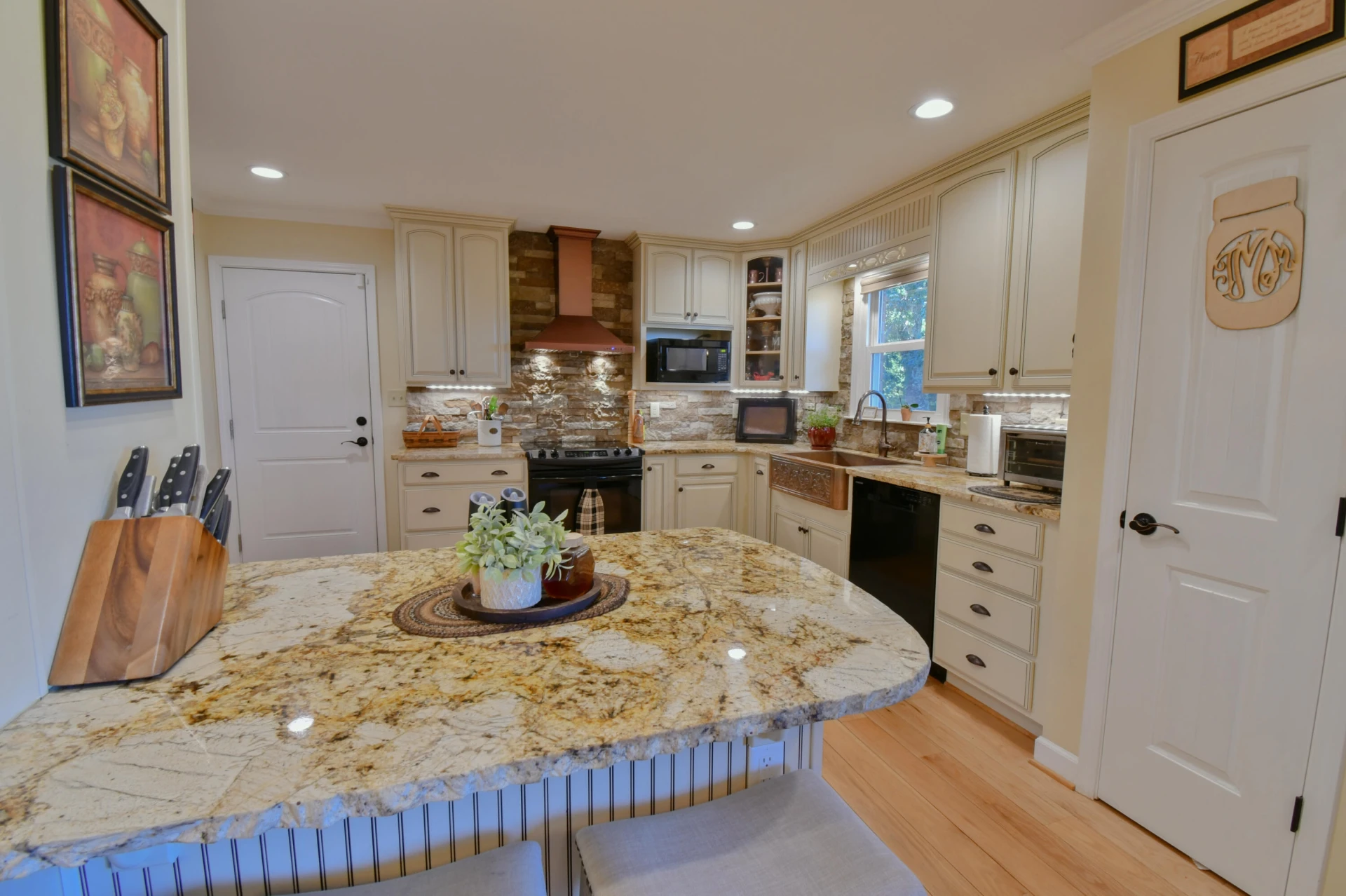 6481 Stewartsville RD - Photo 10