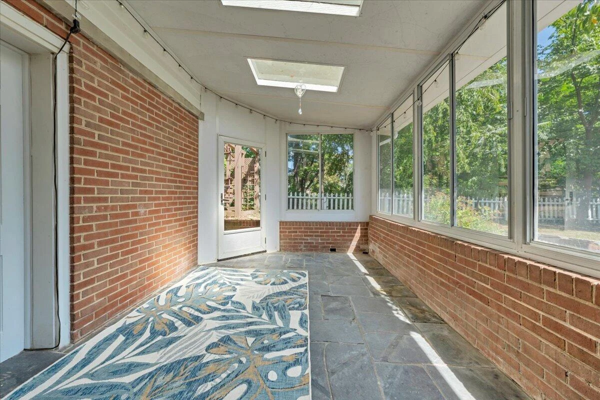 1901 Brookfield DR - Photo 32